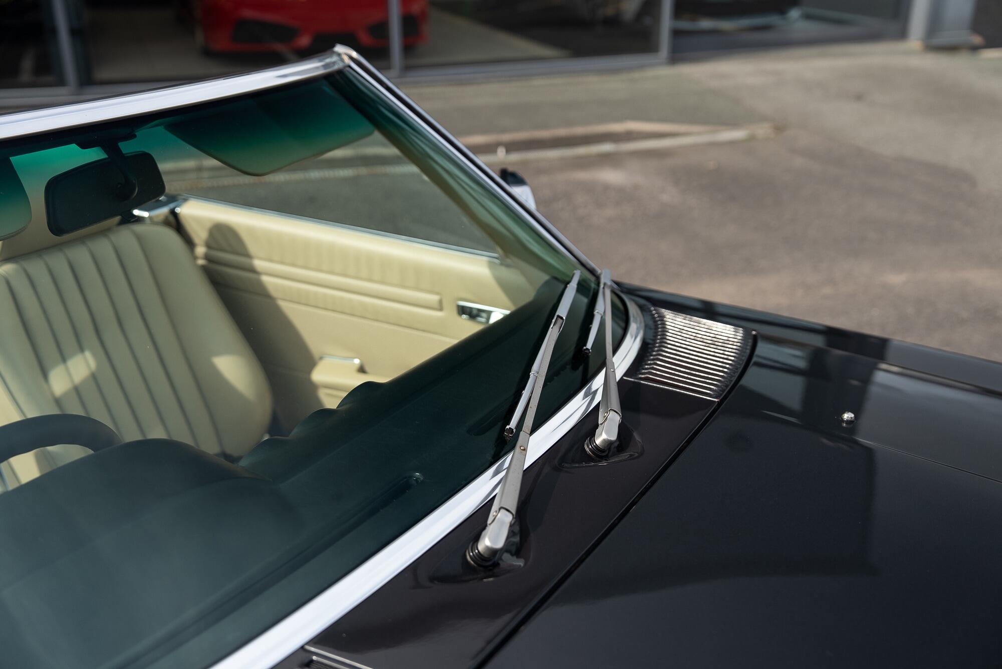 Mercedes-Benz 500 SL view 52