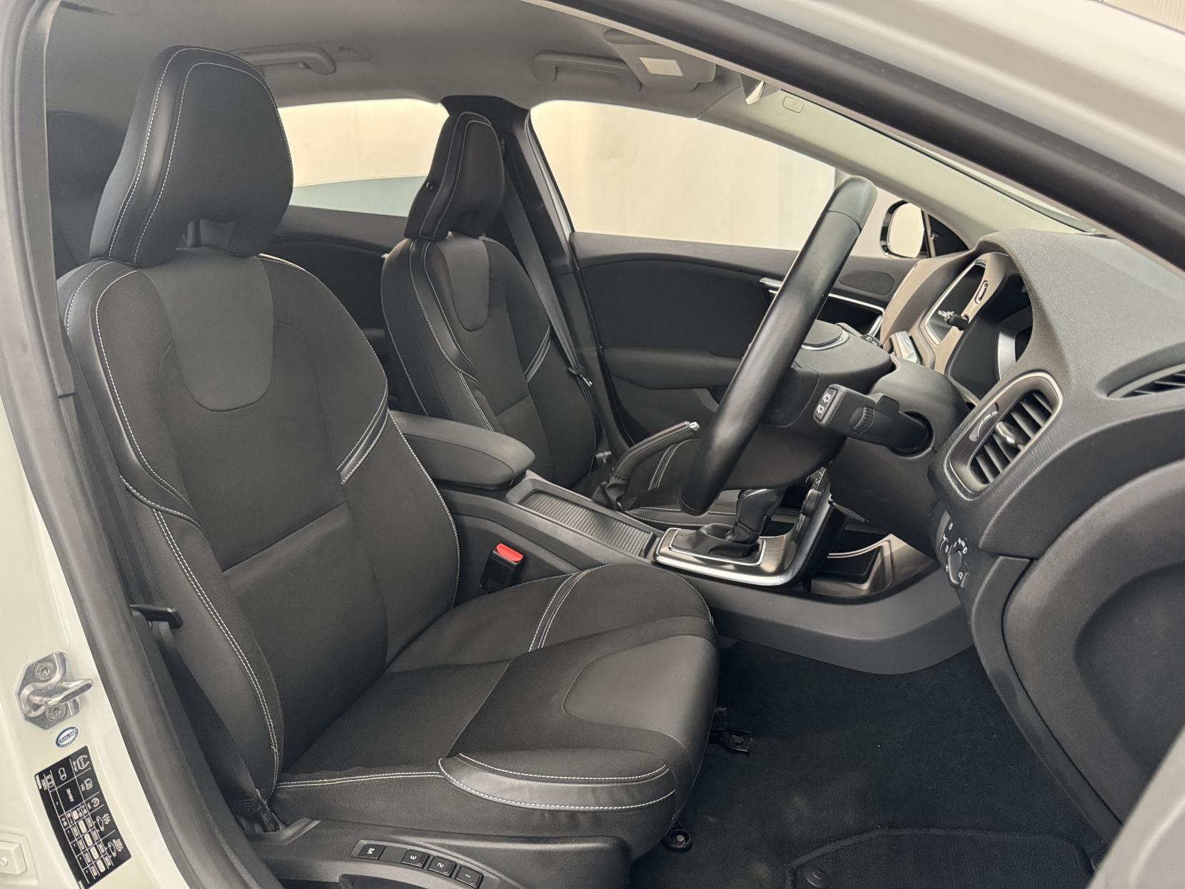 Volvo V40 view 52