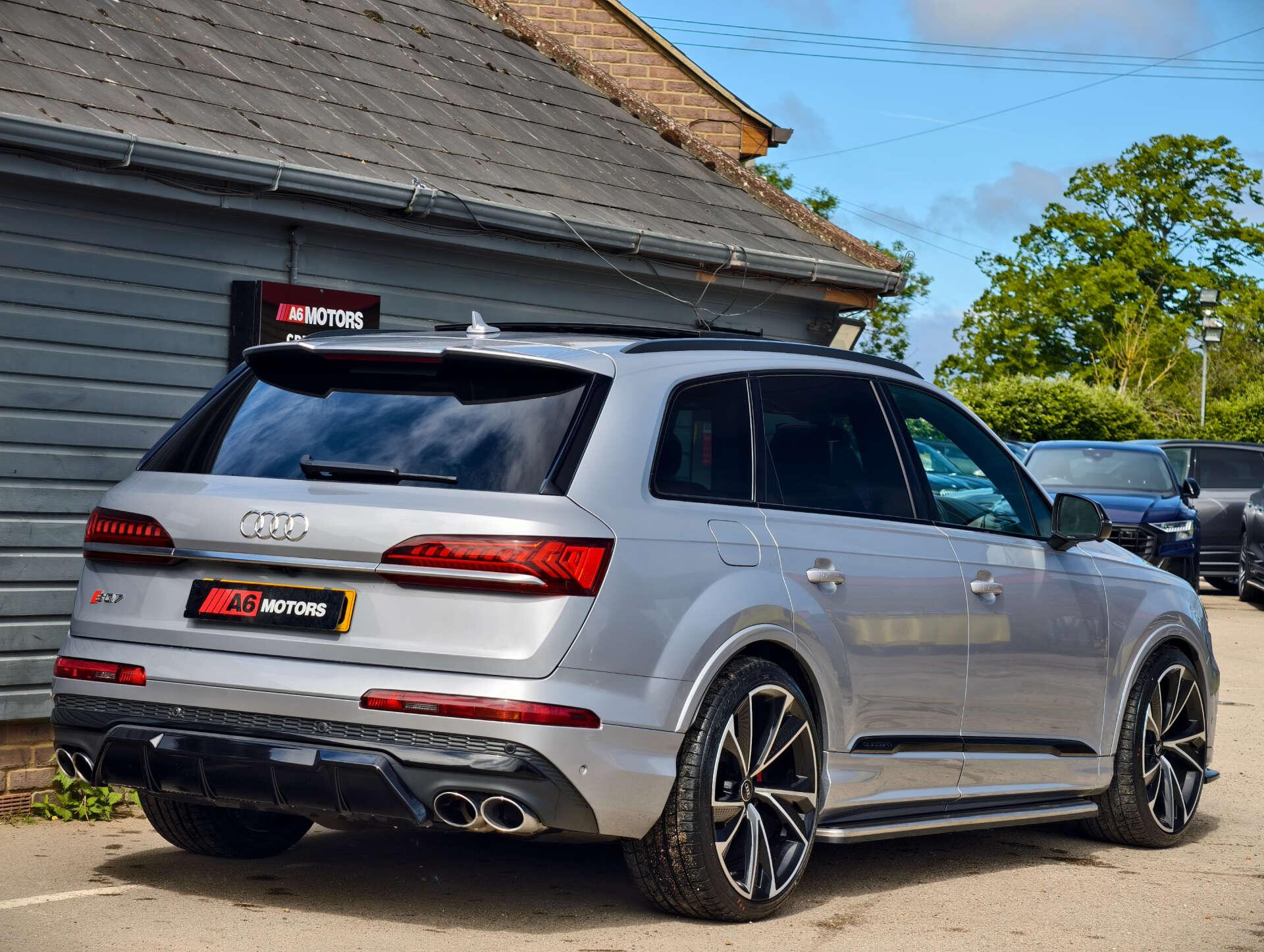 Audi SQ7 view 15