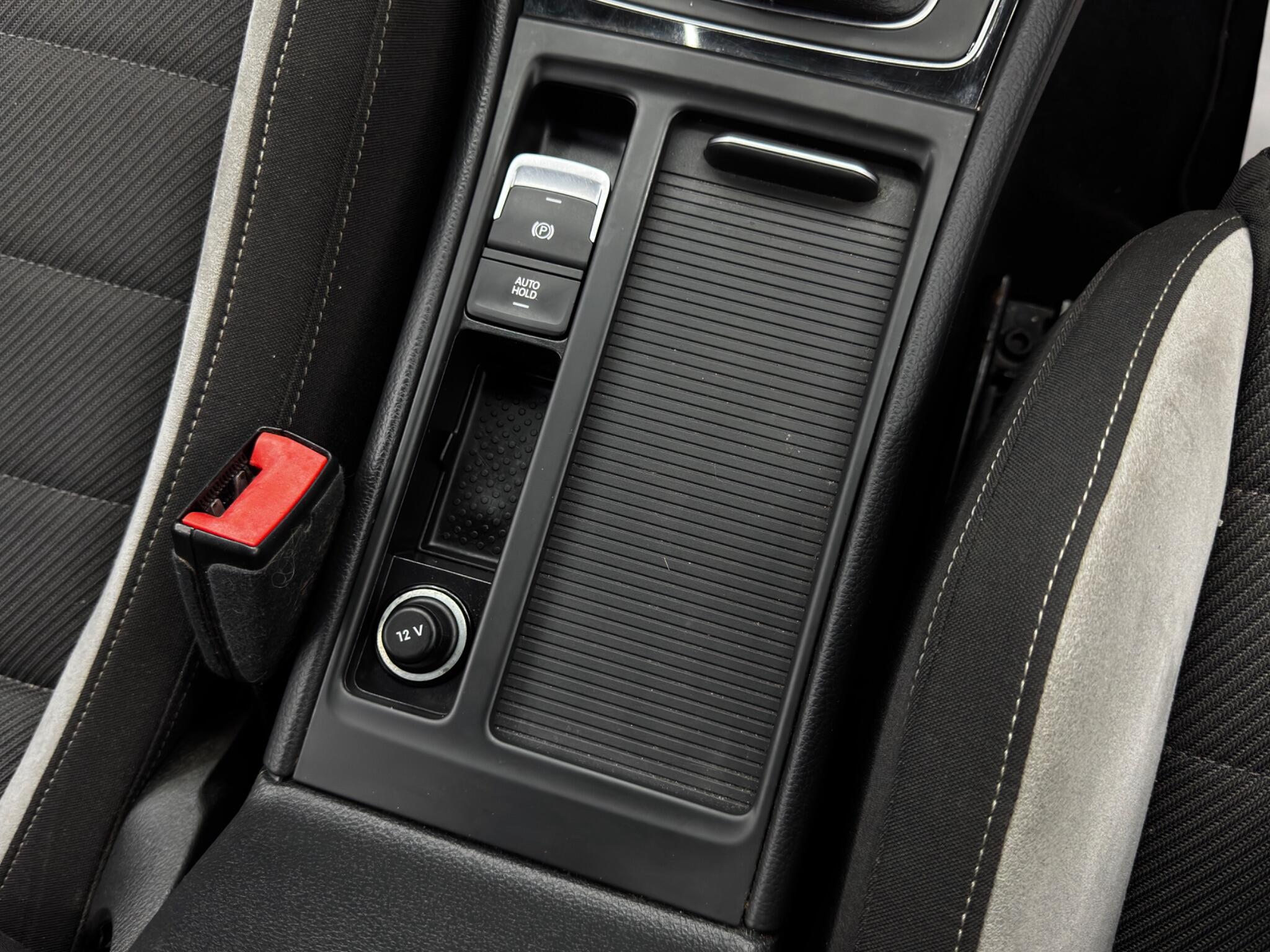 Volkswagen Golf view 23
