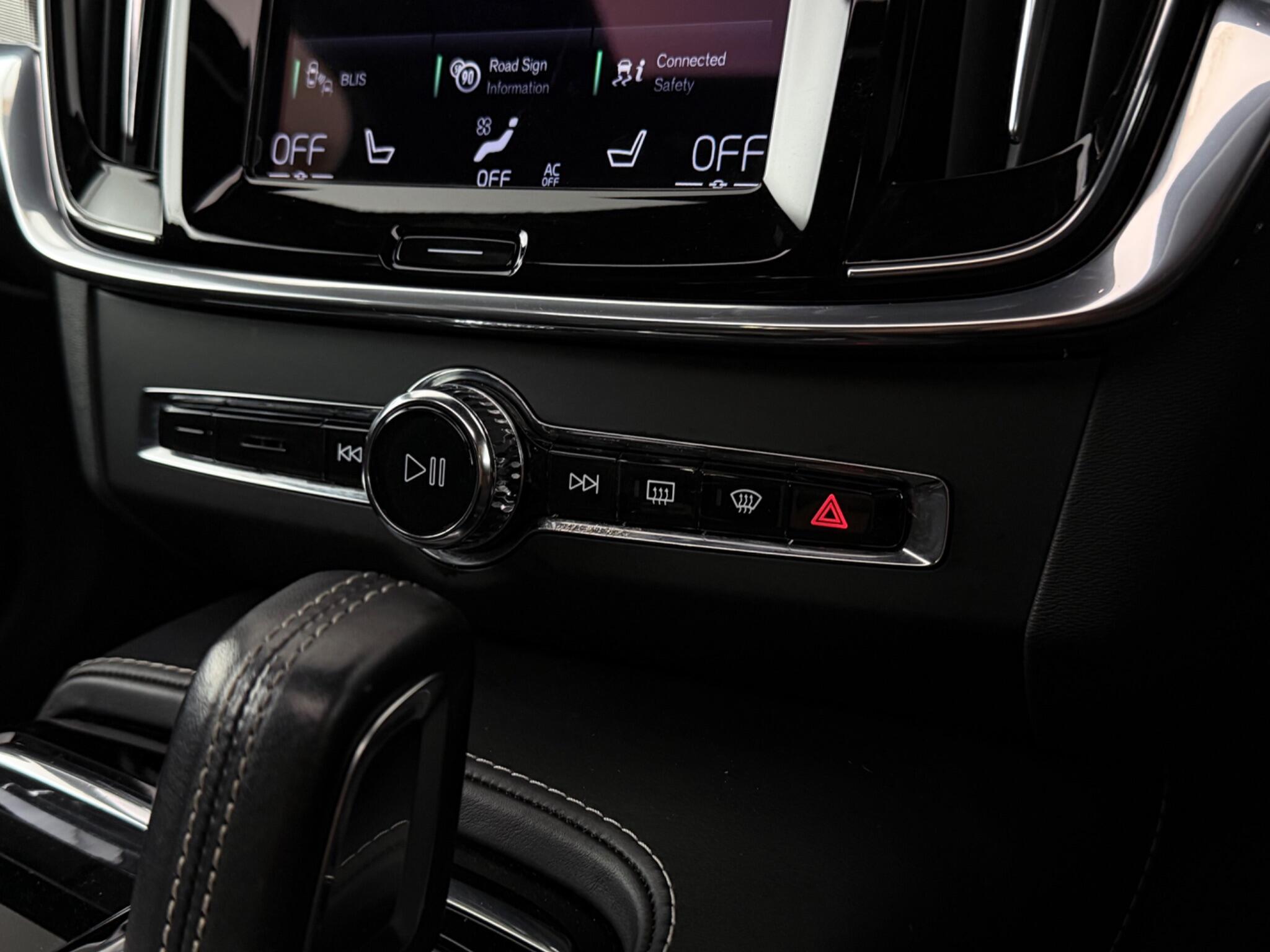 Volvo S90 view 26