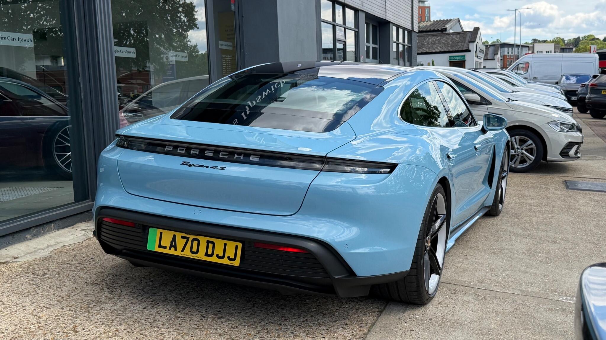 Porsche Taycan view 17