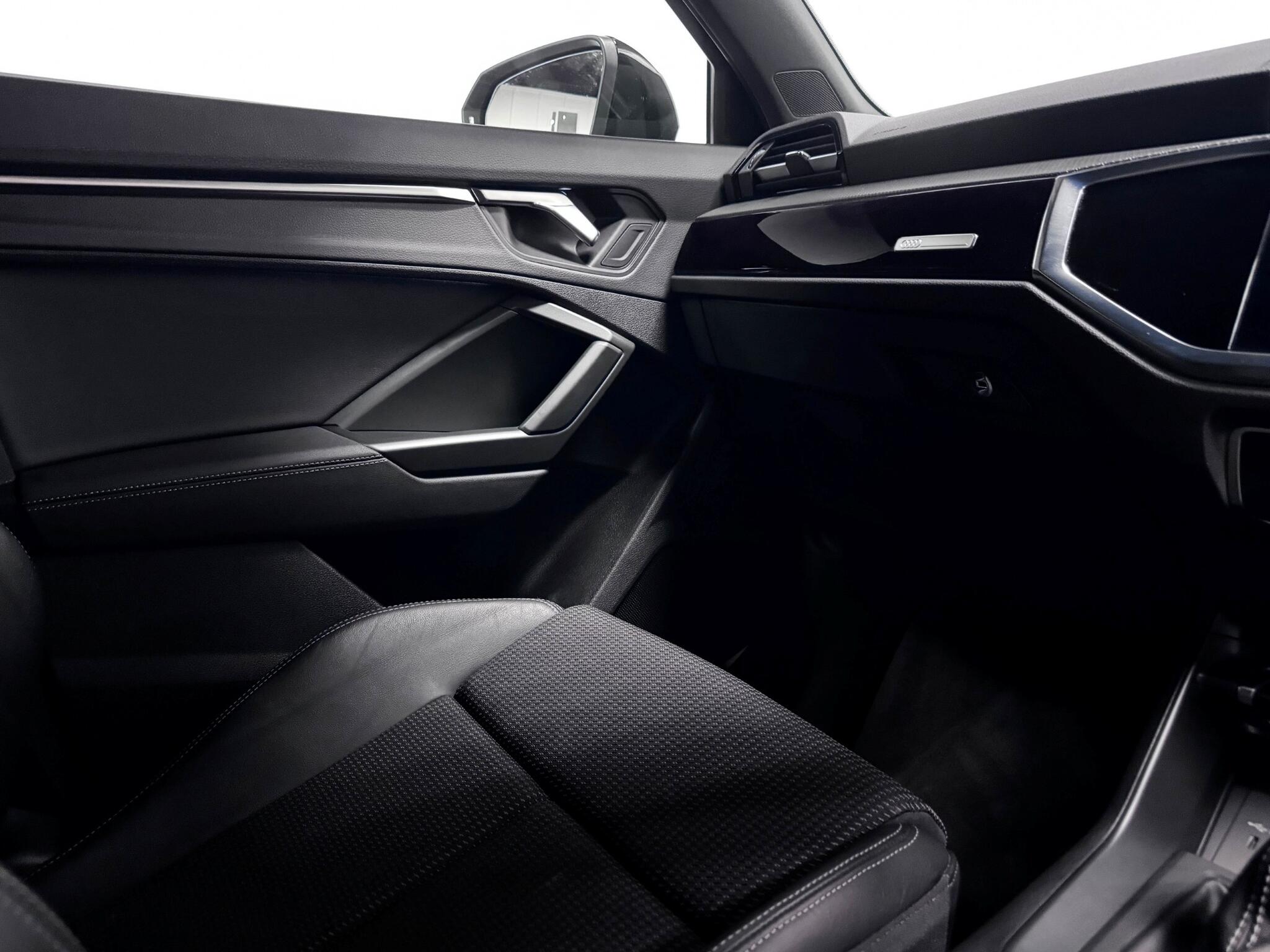 Audi Q3 view 34