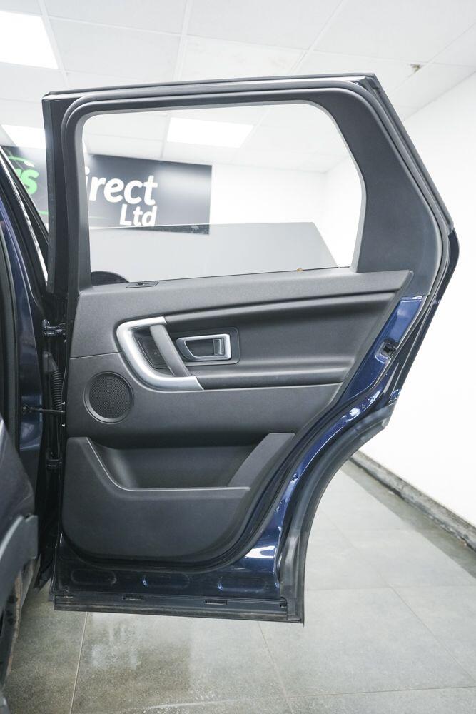 Land Rover Discovery Sport view 18