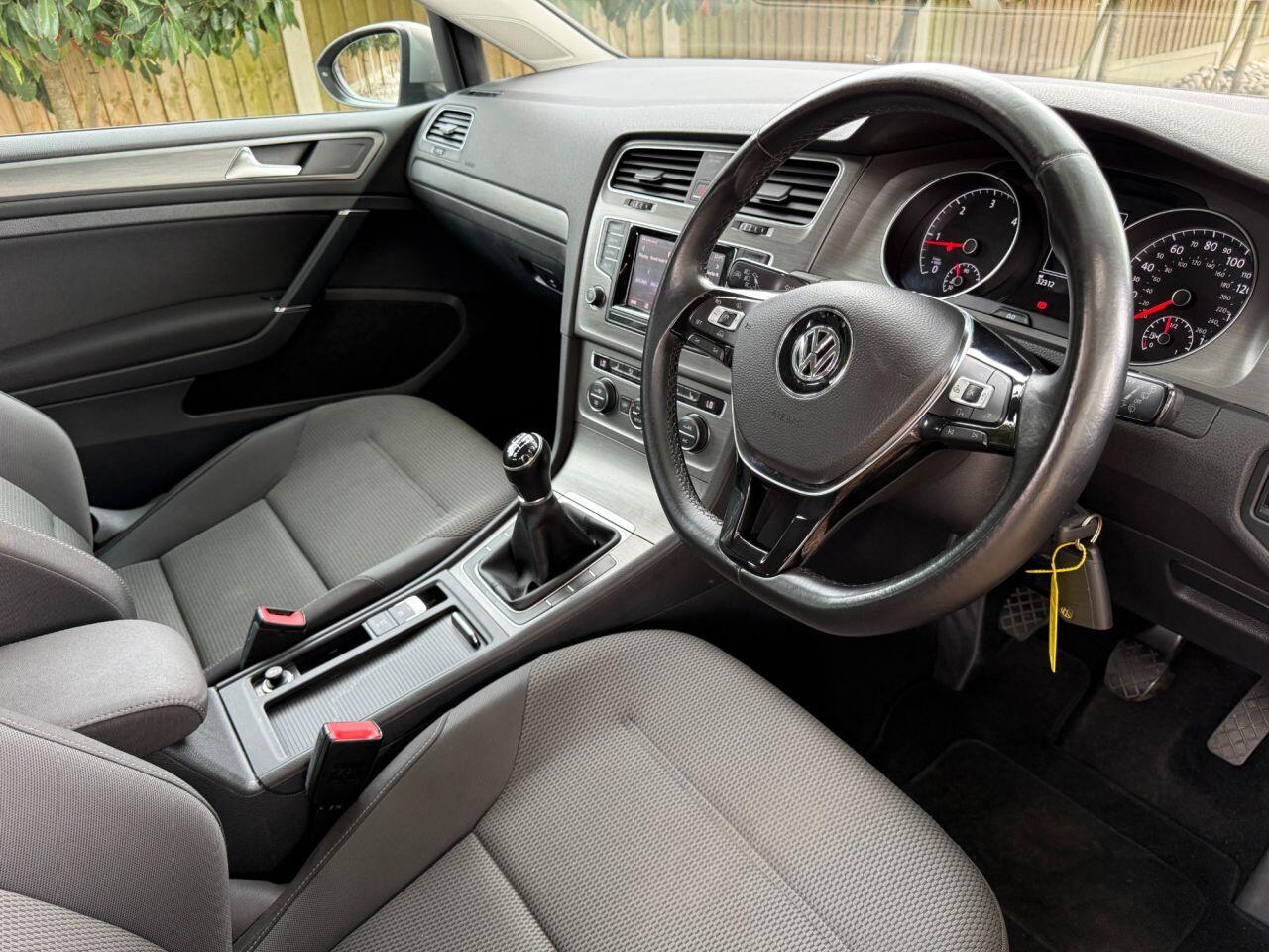 Volkswagen Golf view 9
