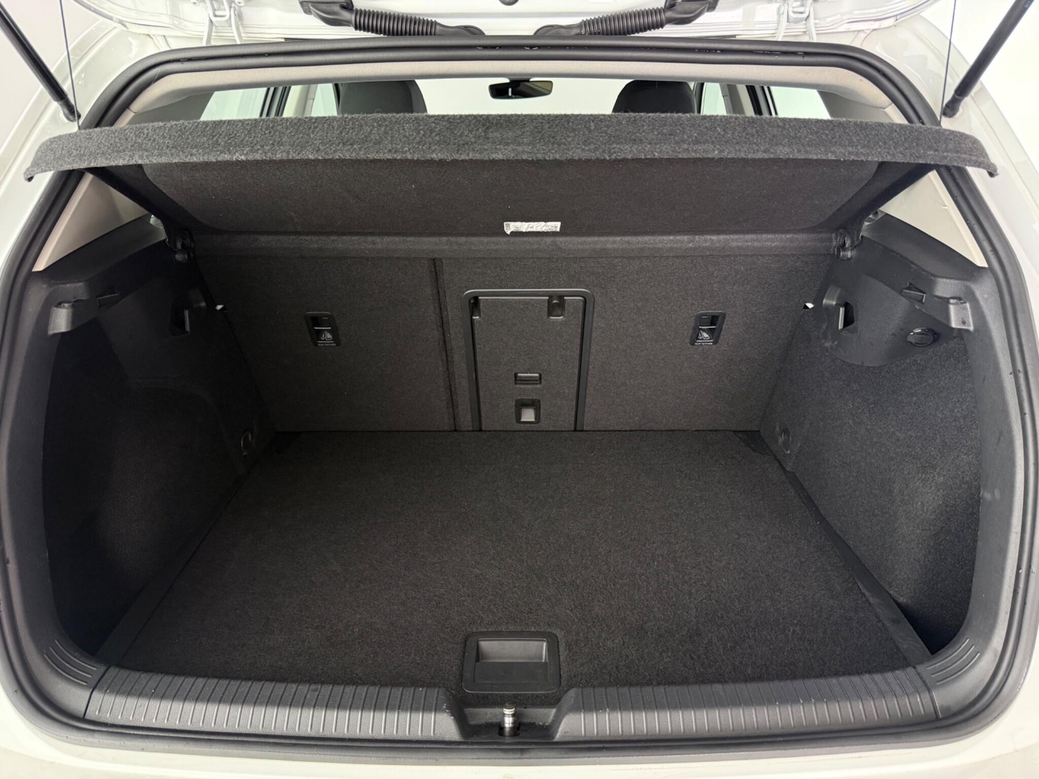 Volkswagen Golf view 10