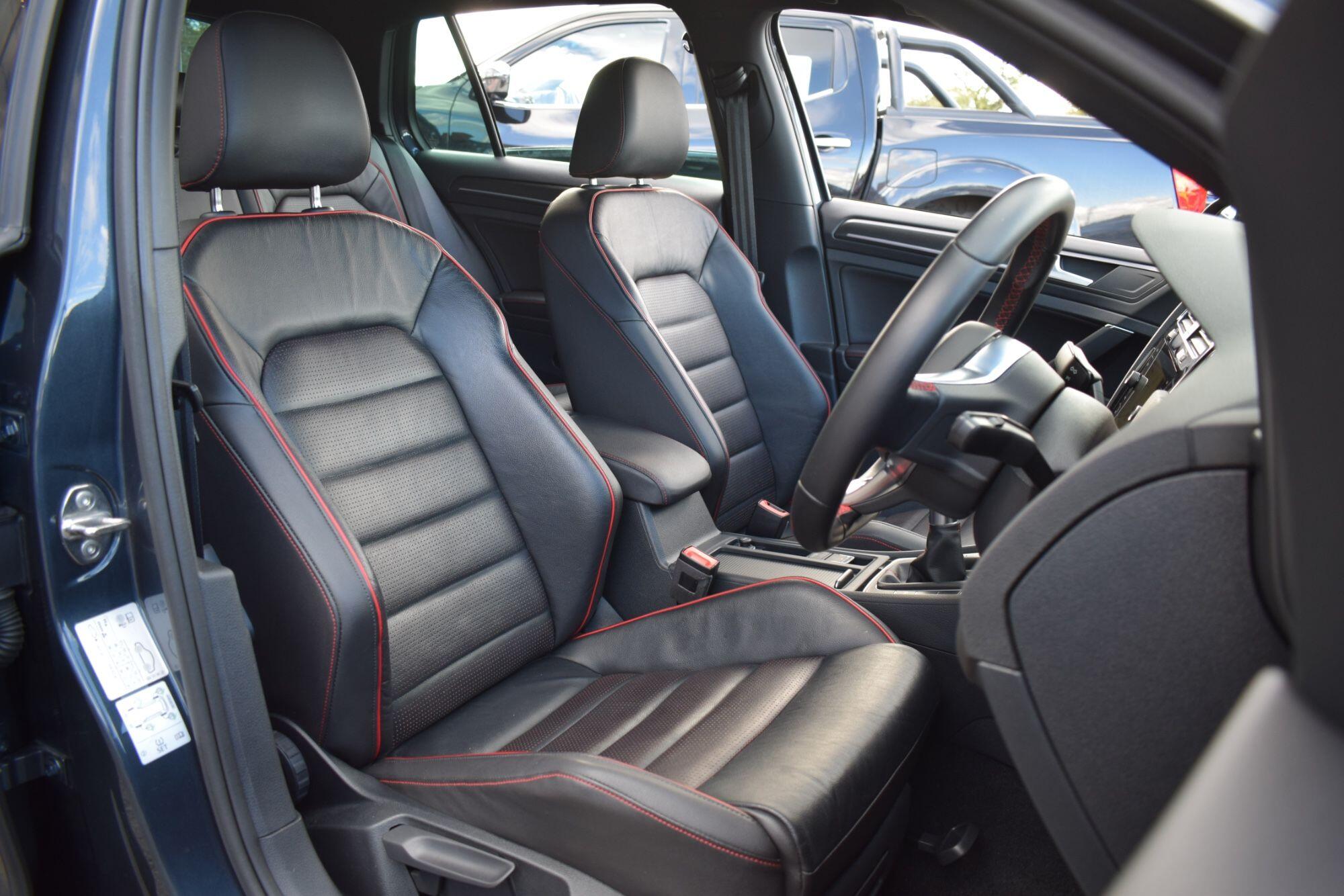 Volkswagen Golf view 13