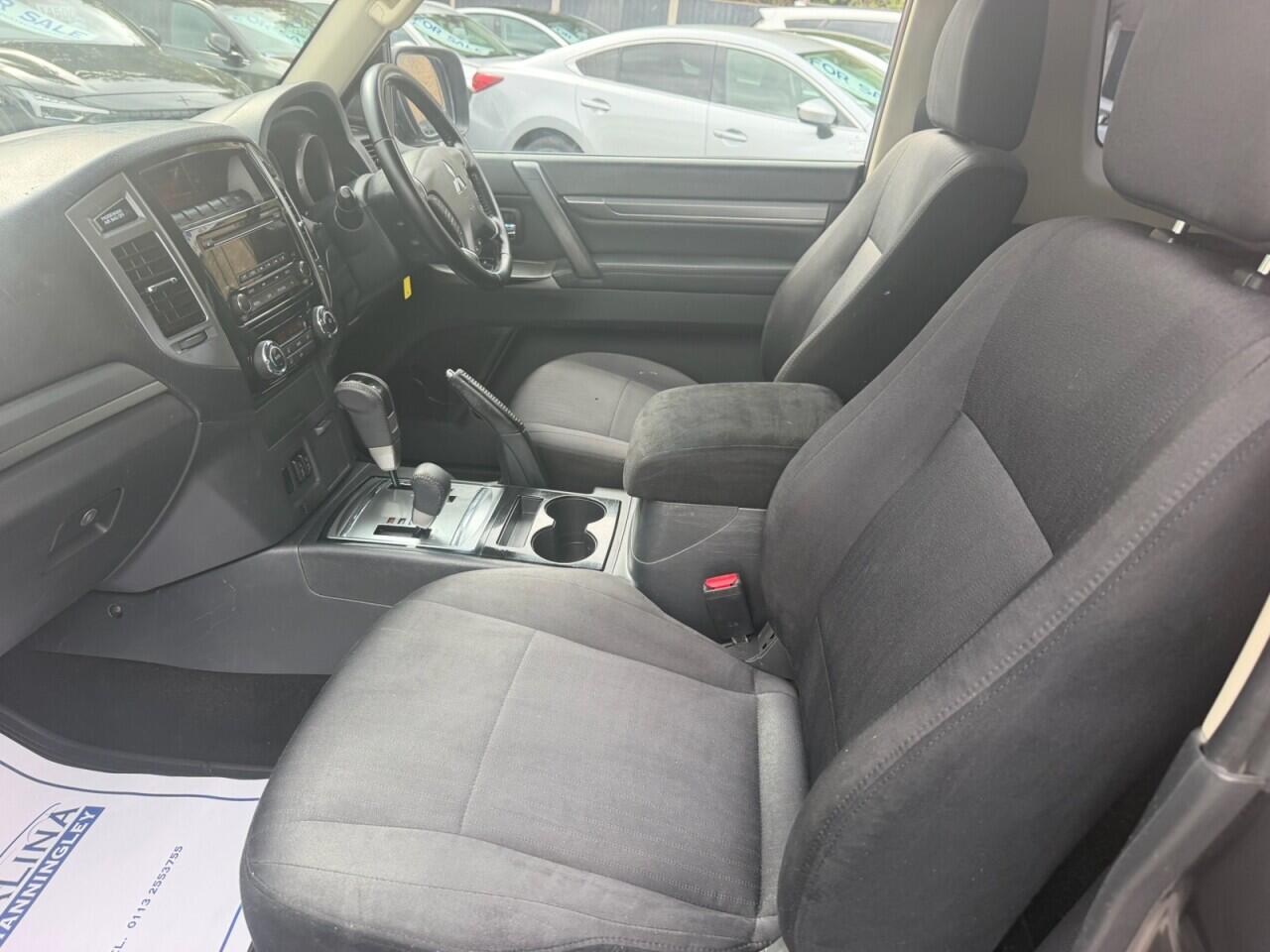 Mitsubishi Shogun view 16