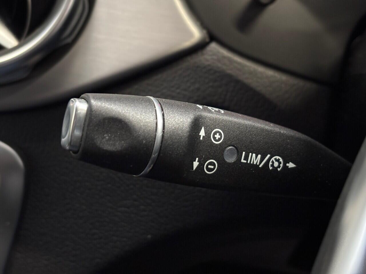 Mercedes-Benz GLA view 36