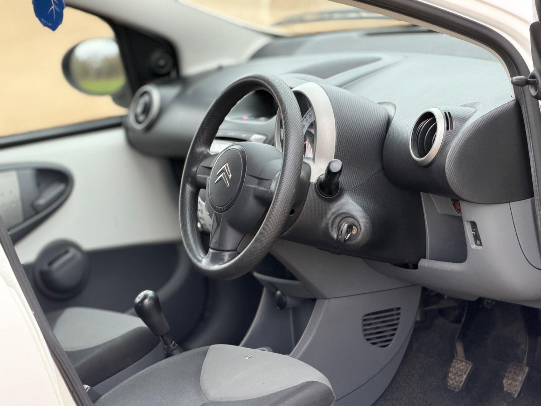 2011 Citroen C1 1.0i VTR Euro 5 5dr image 25