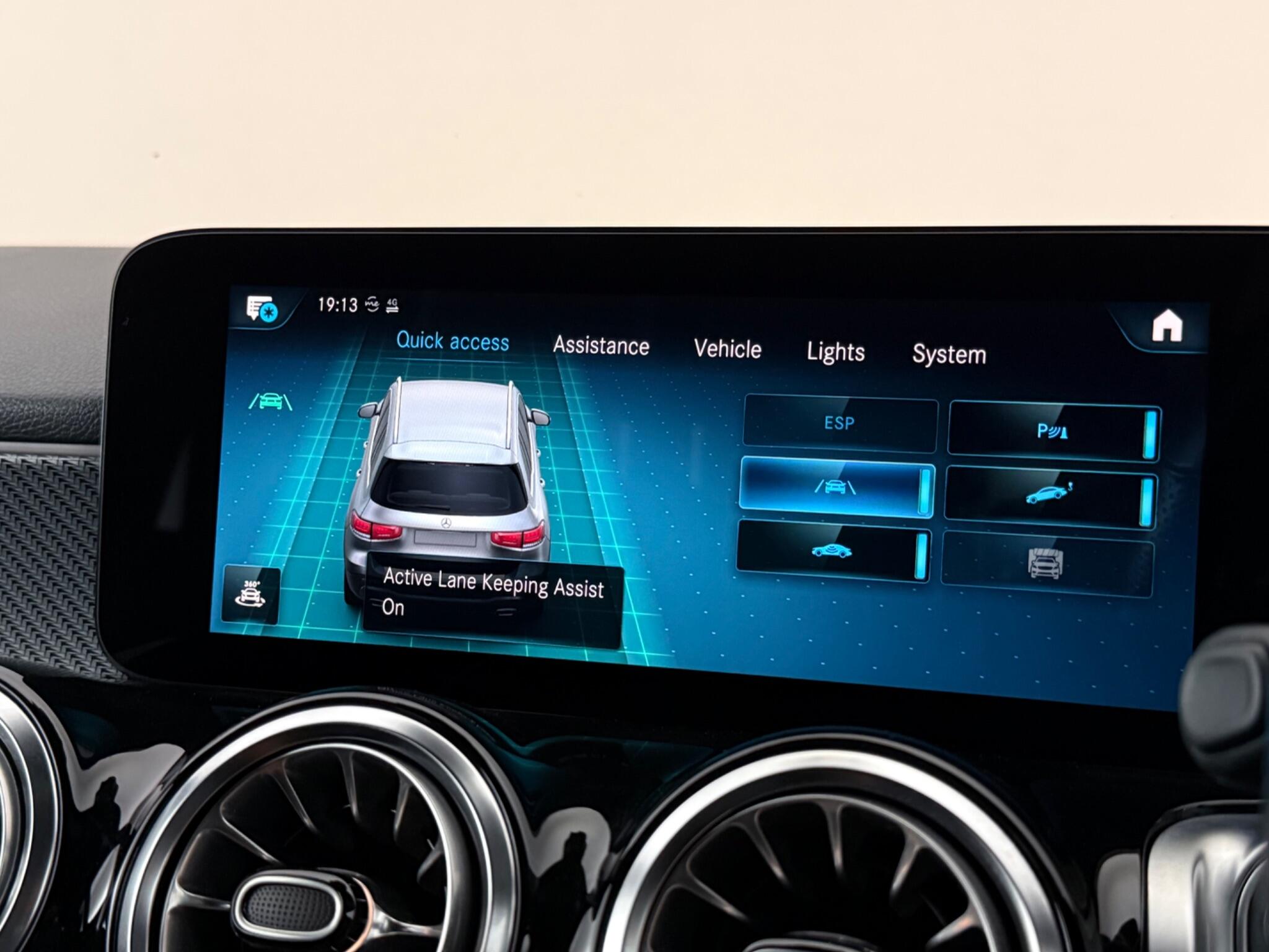 Mercedes-Benz GLB view 30