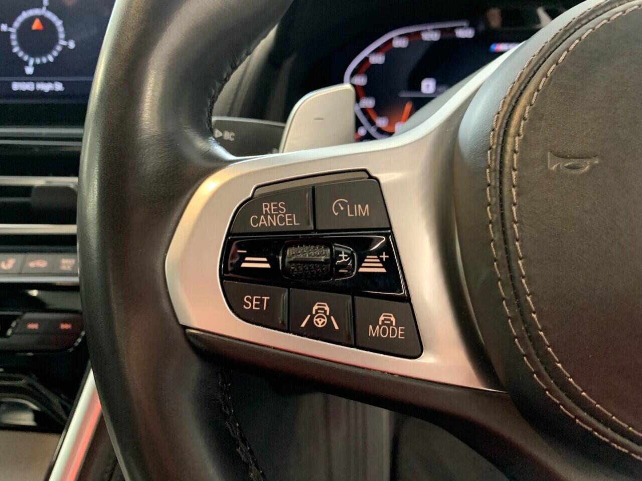 BMW 8 Series view 31