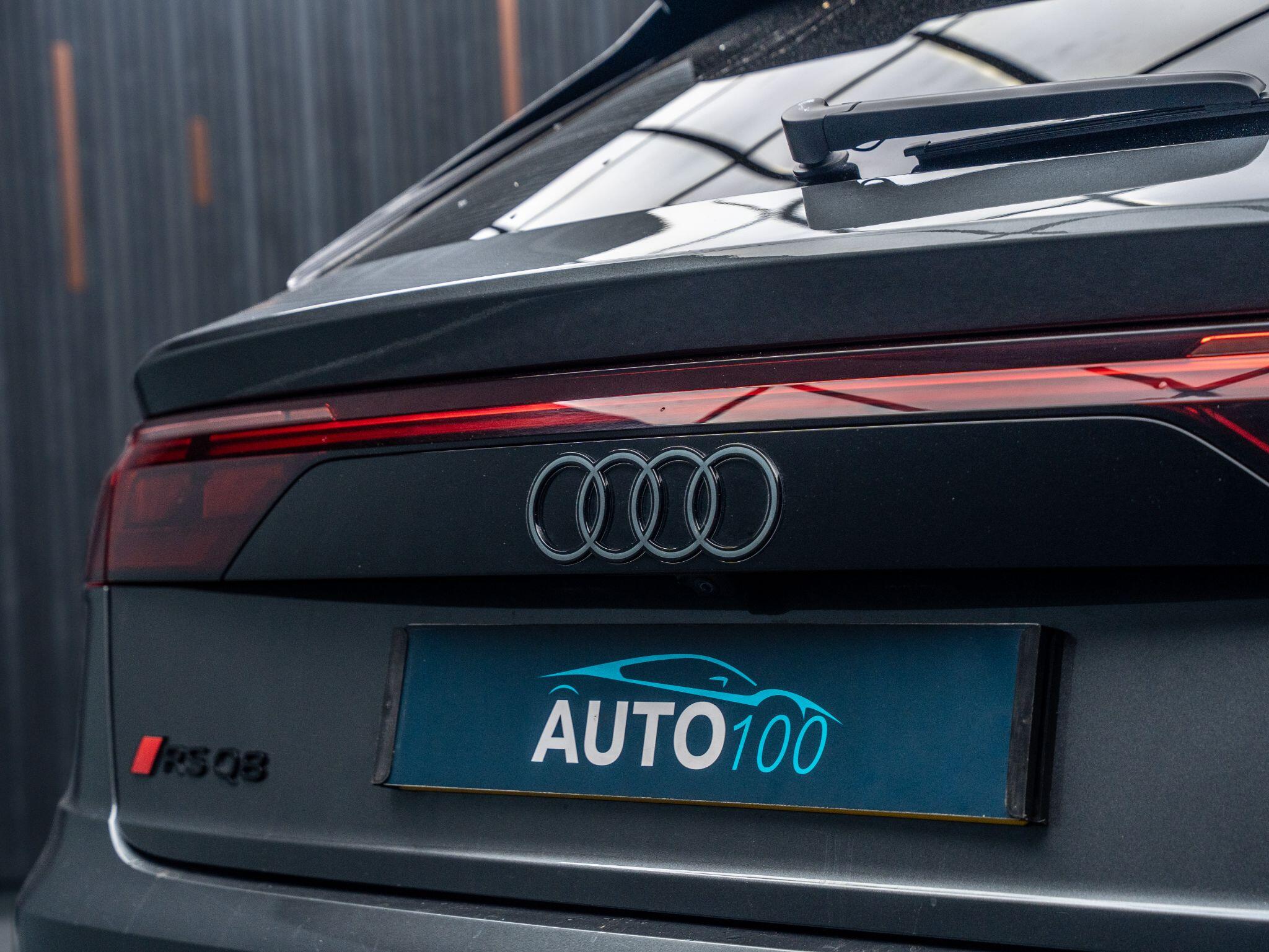 Audi RS Q8 view 23