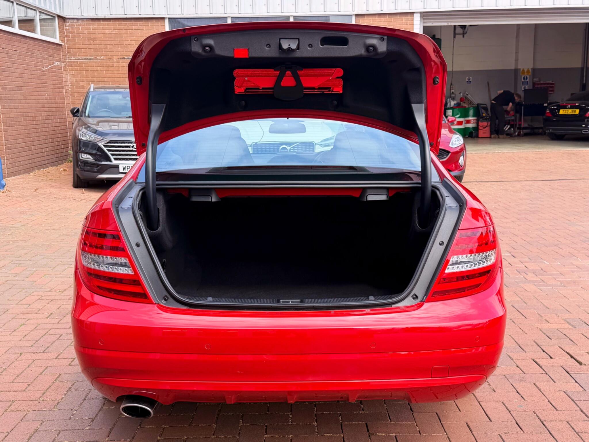Mercedes-Benz C-Class view 93