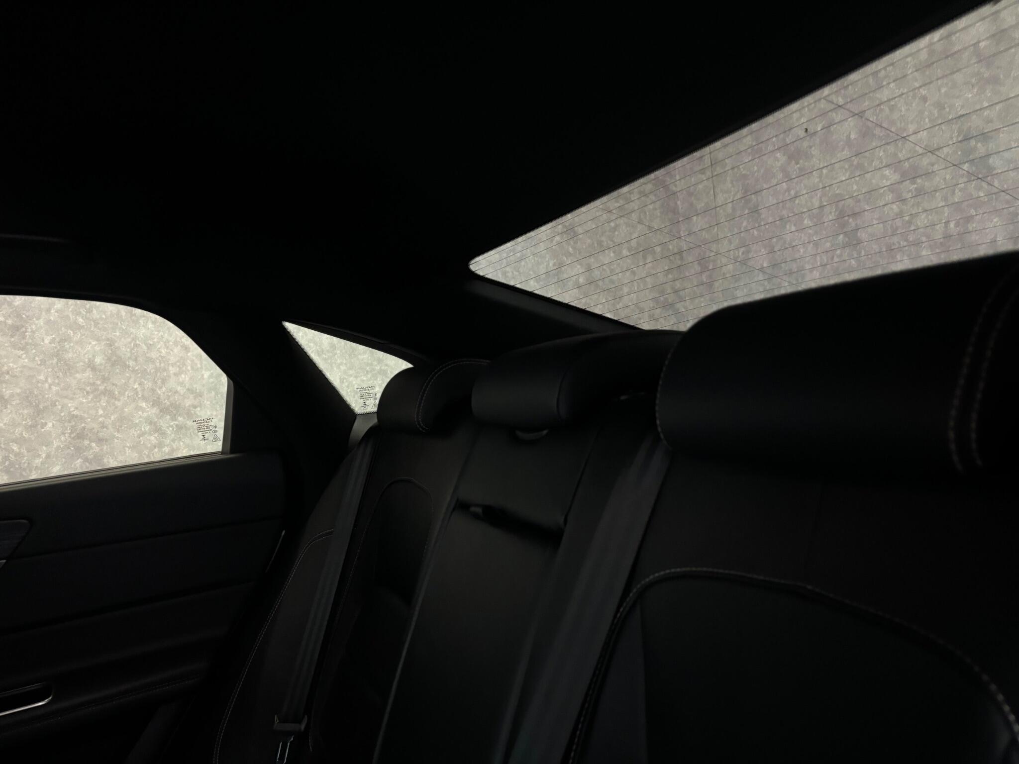 Jaguar XF view 31
