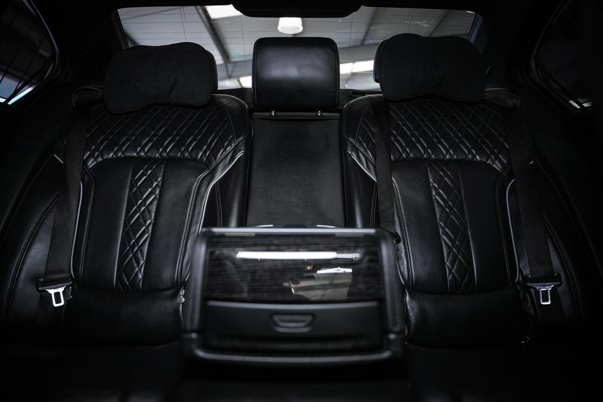 BMW 7 Series view 25