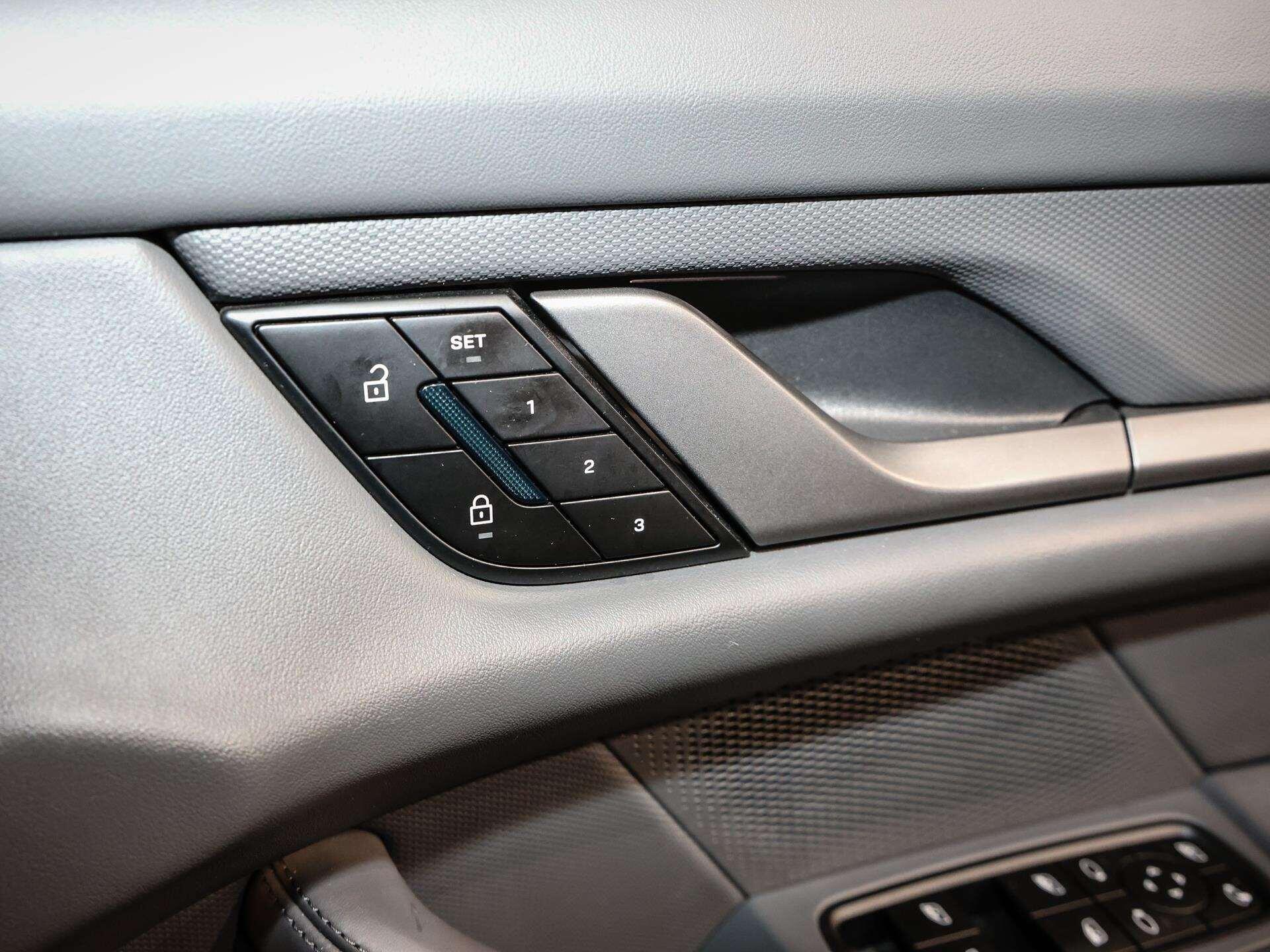 Porsche Taycan view 26