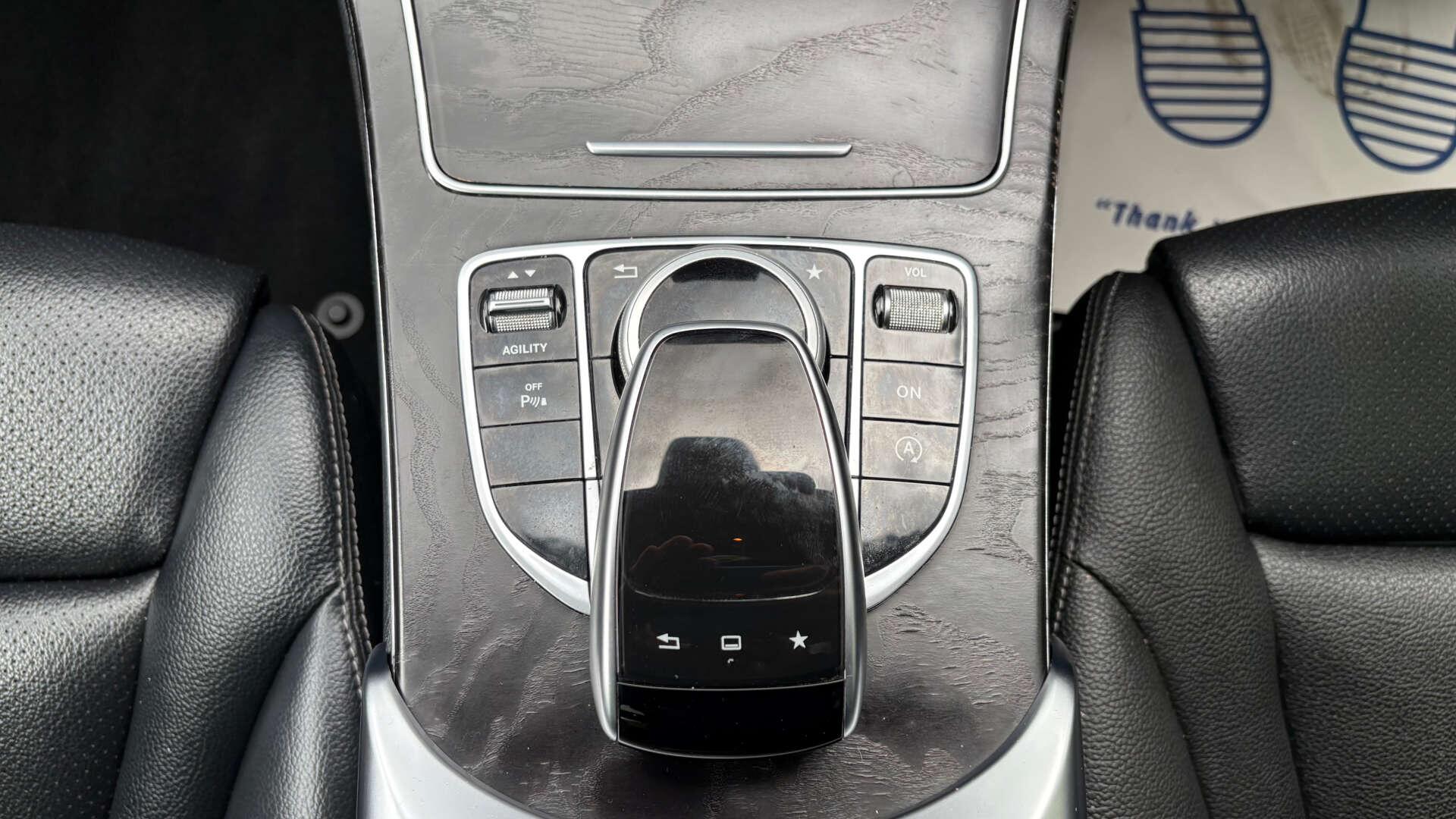 Mercedes-Benz C-Class view 38
