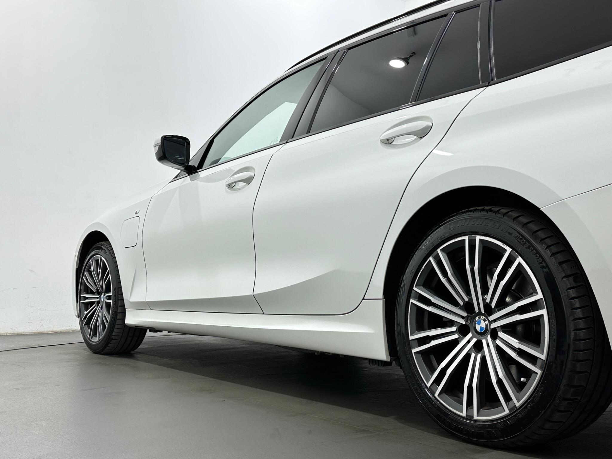 BMW 3 Series view 51