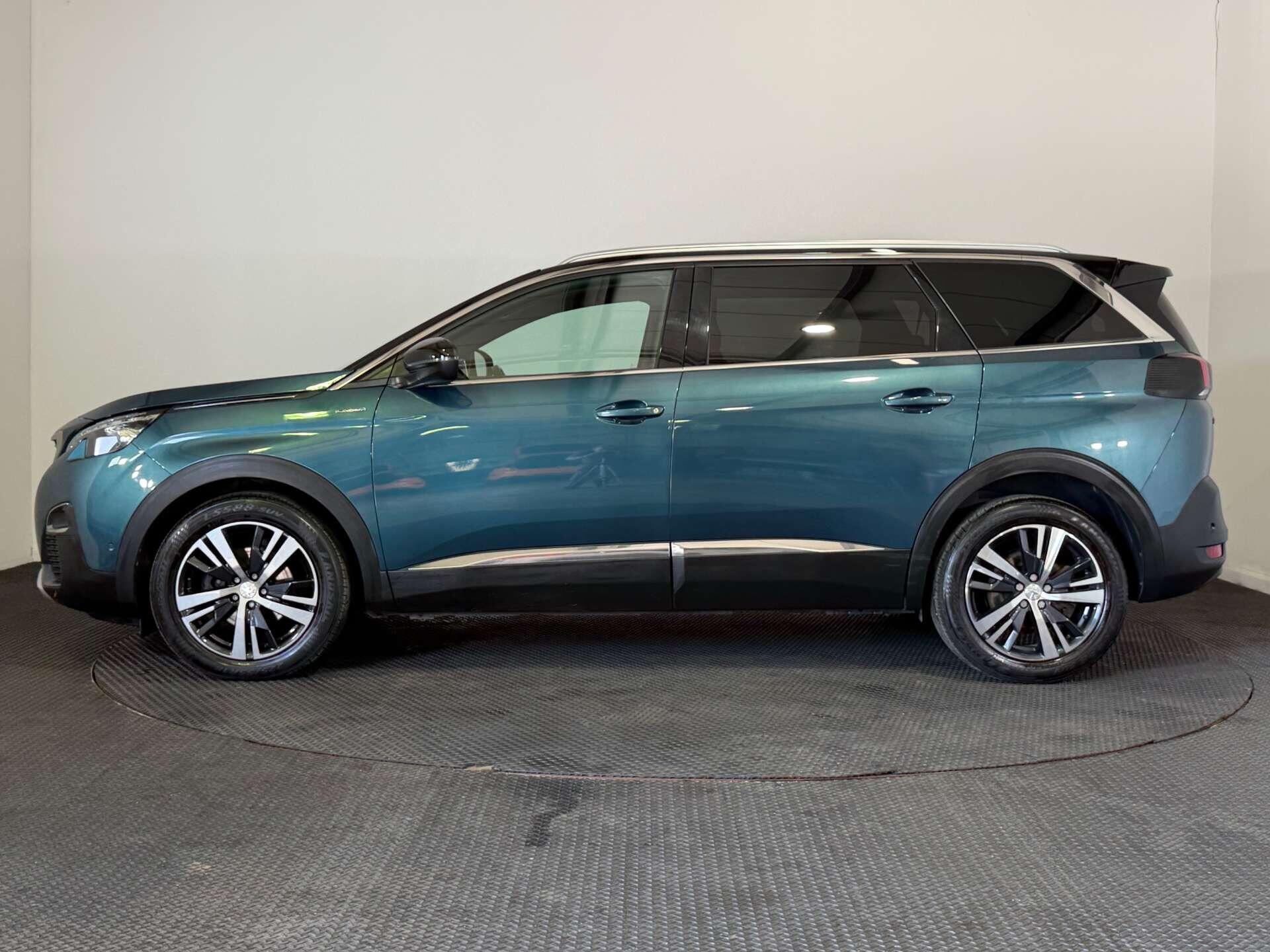 Peugeot 5008 view 4