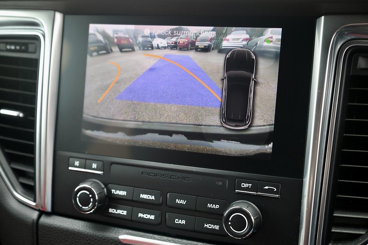 Porsche Macan view 31