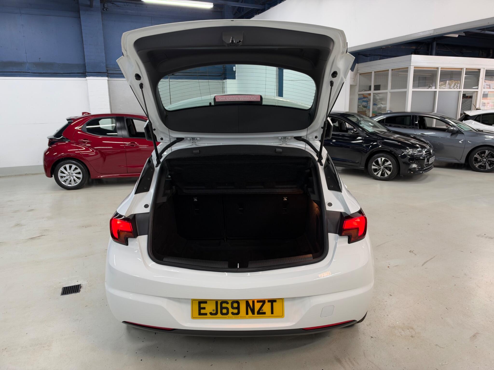 Vauxhall Astra view 14