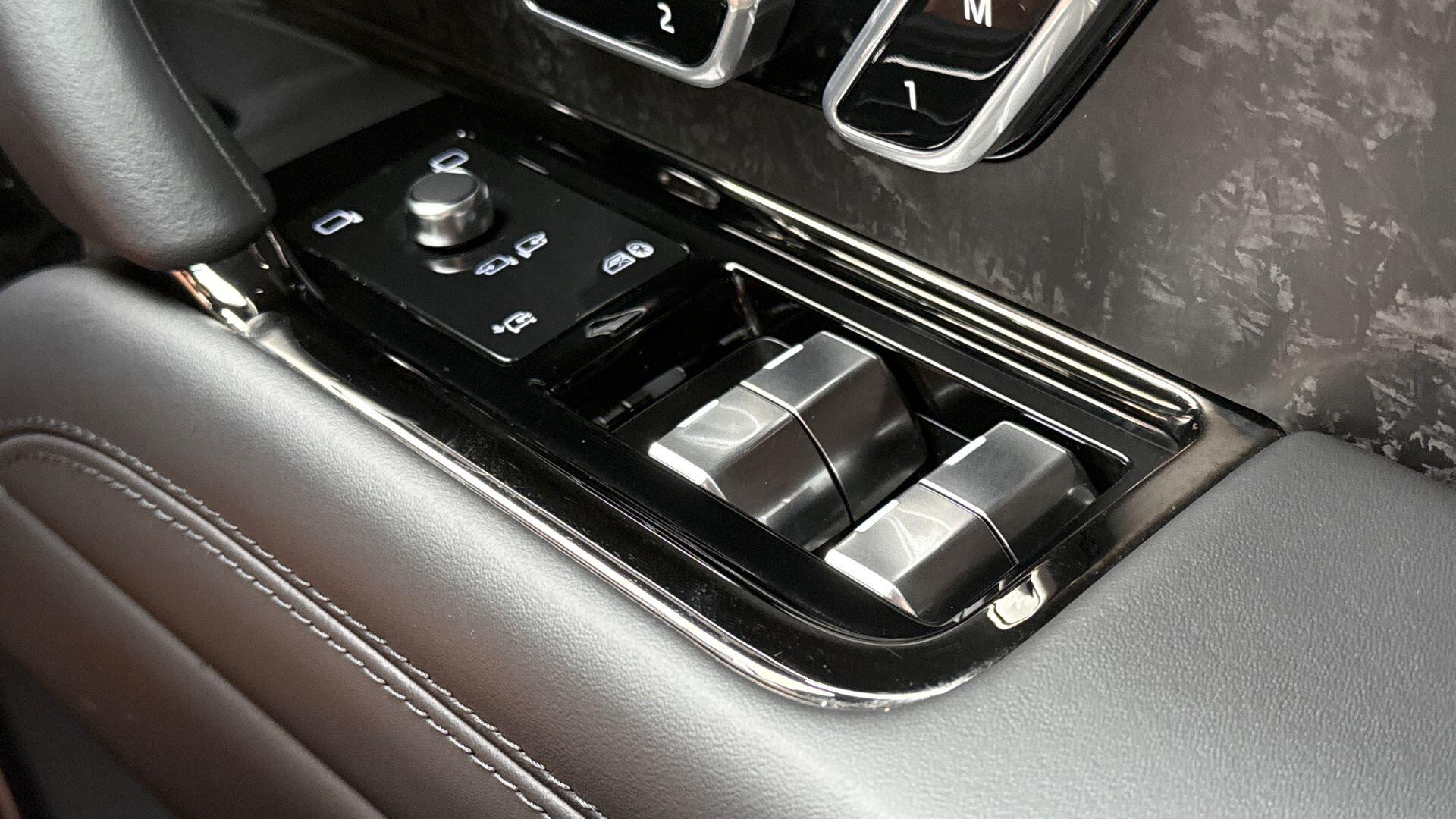 Land Rover Range Rover Sport view 23