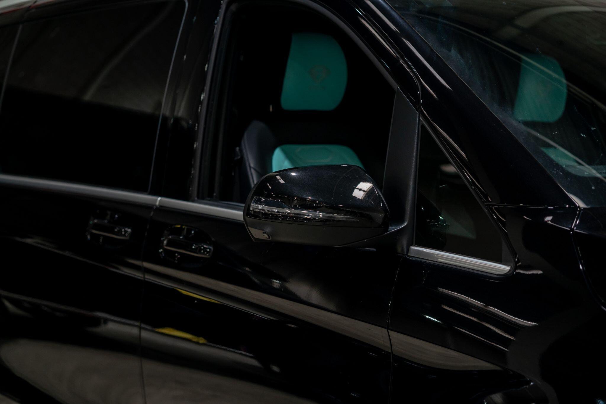 Mercedes-Benz V-Class view 41