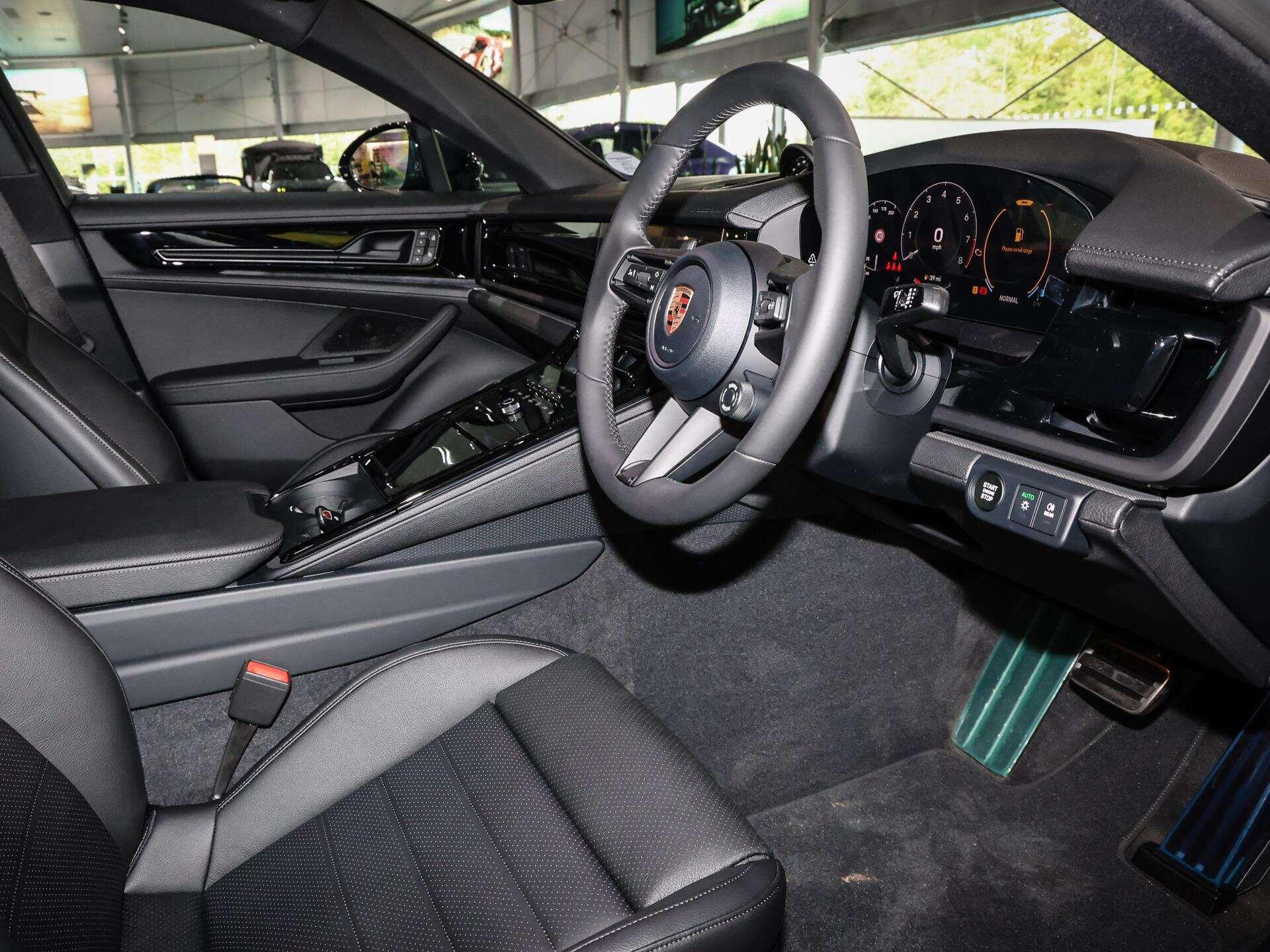 Porsche Panamera view 11