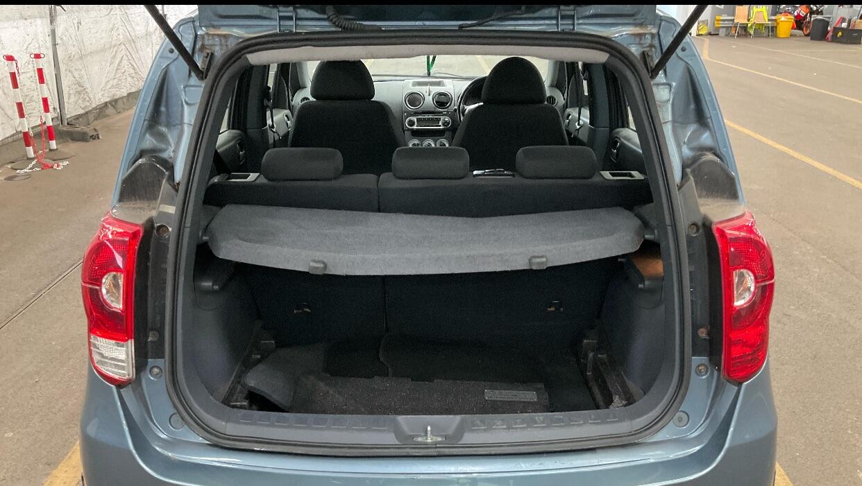 Mitsubishi Colt view 9