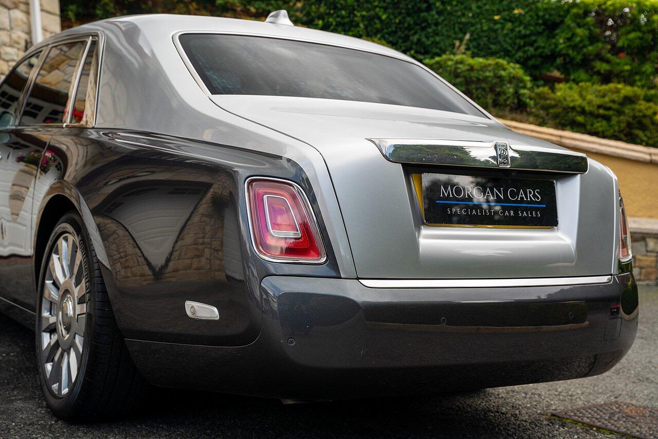 Rolls-Royce Phantom view 13