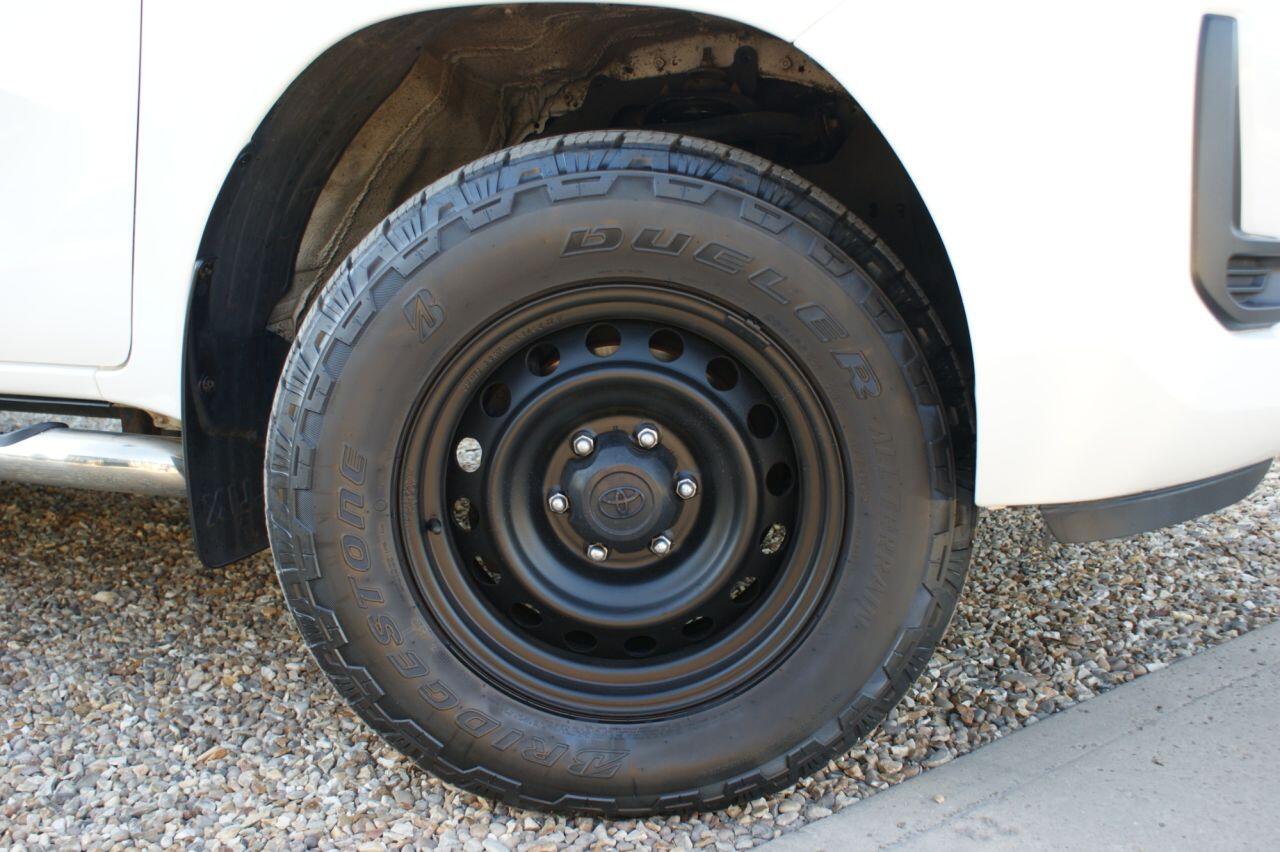 Toyota Hilux view 7