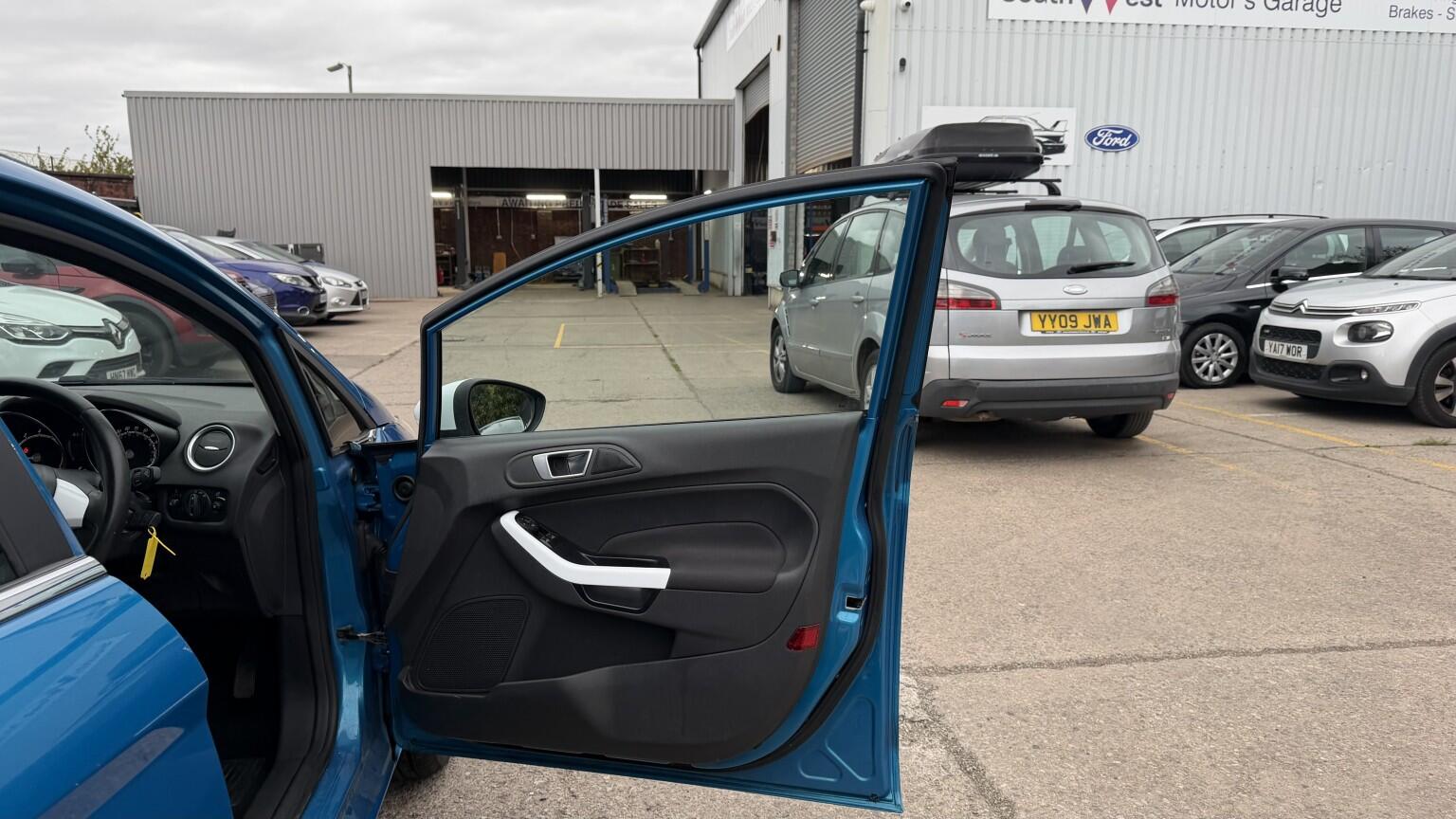 Ford Fiesta view 25