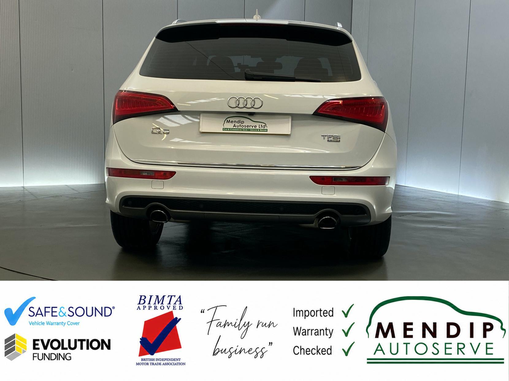 Audi Q5 view 11
