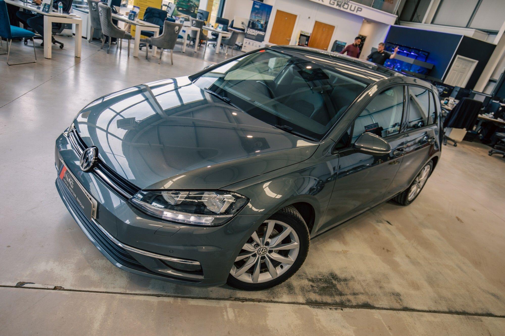 Volkswagen Golf view 5
