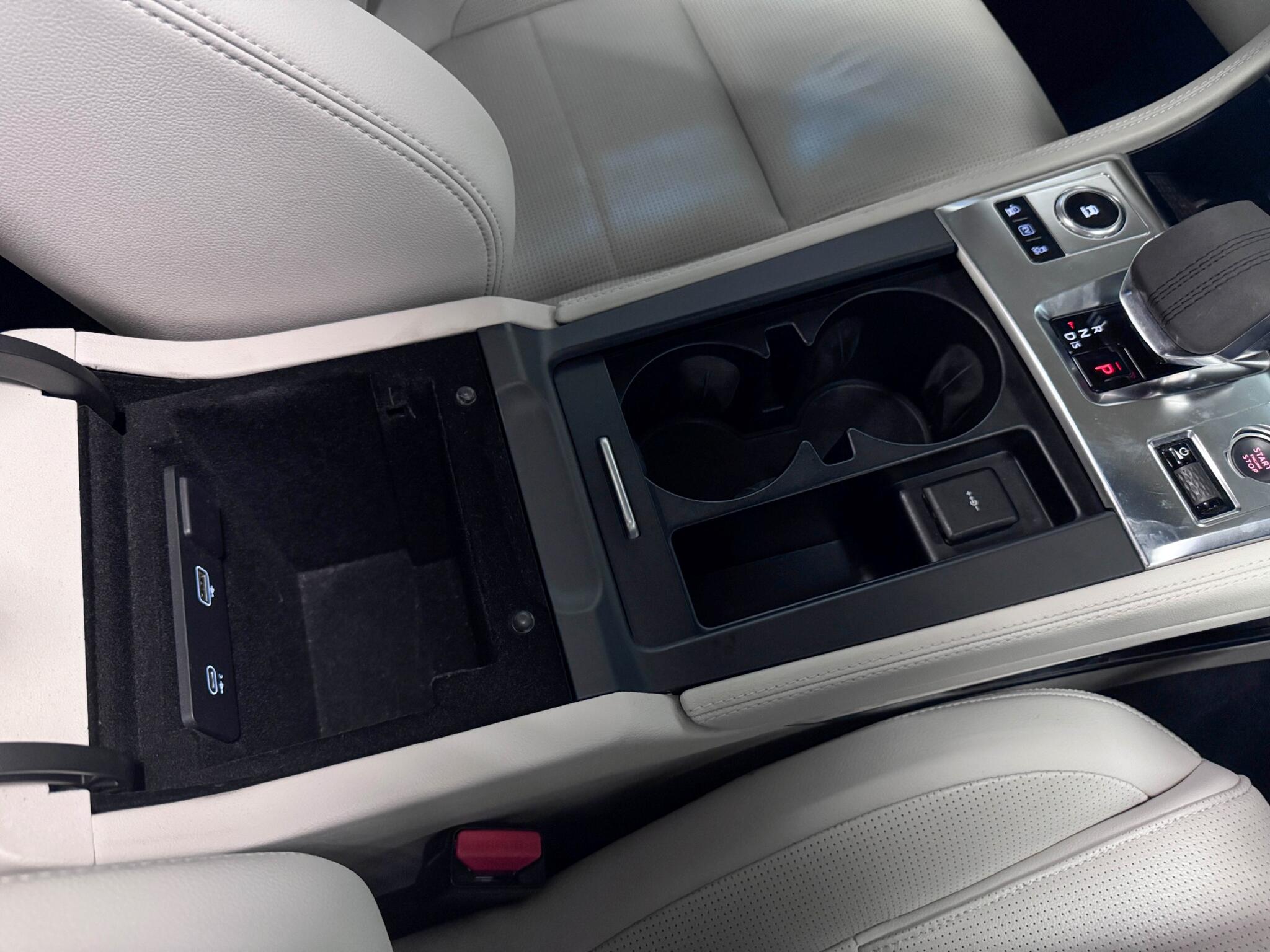 Jaguar F-Pace view 36