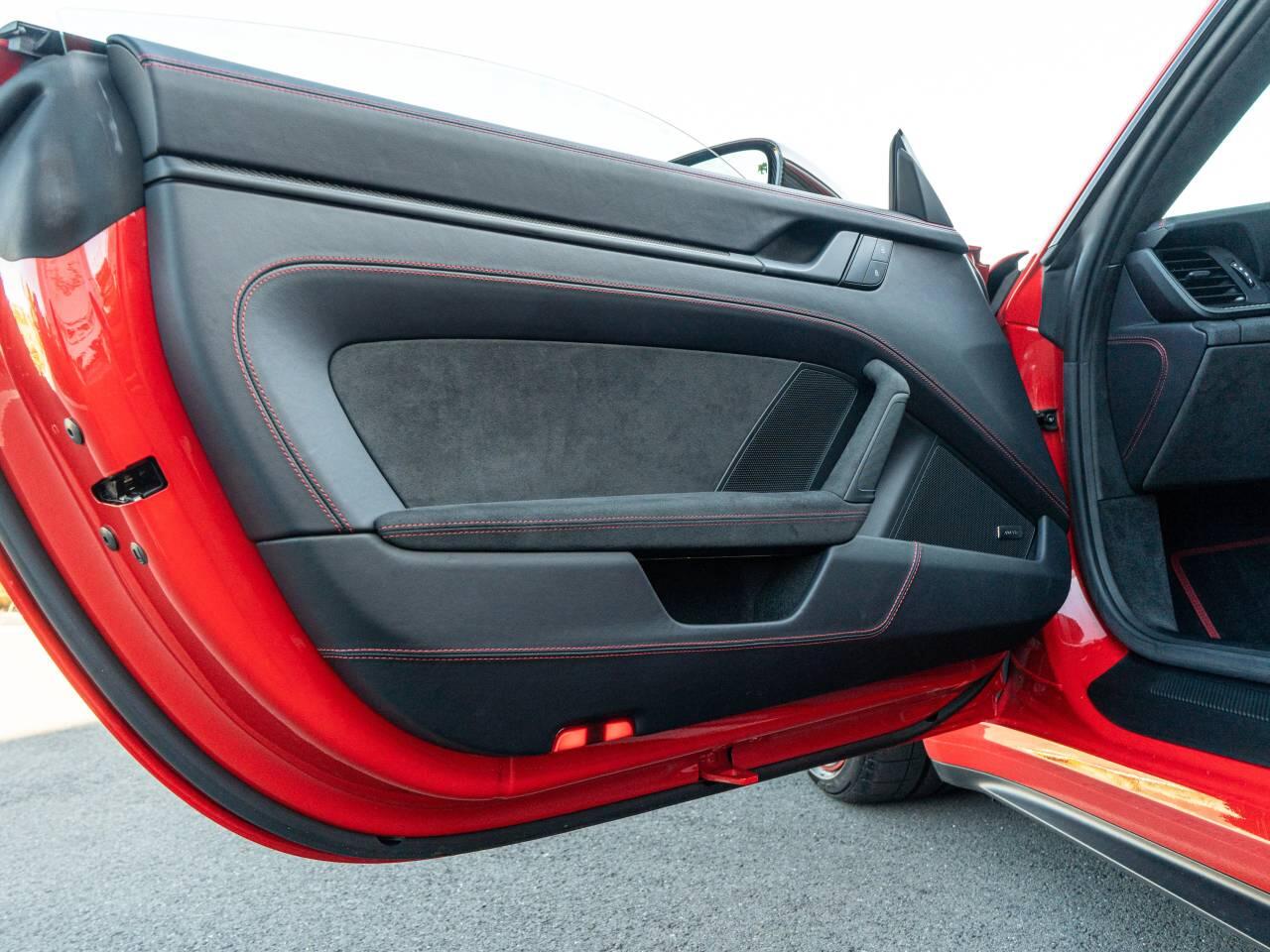Porsche 911 view 30