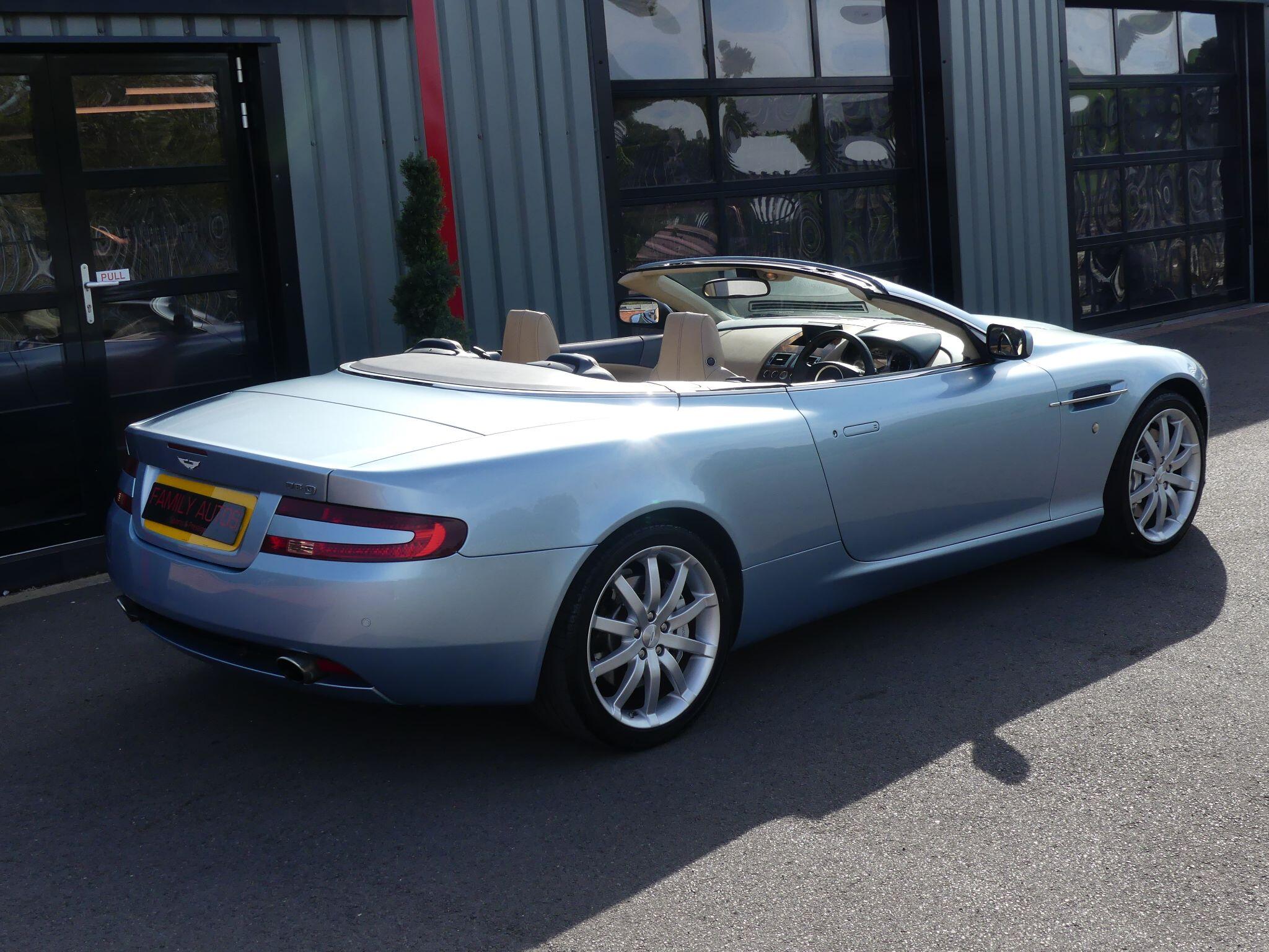 Aston Martin DB9 view 8