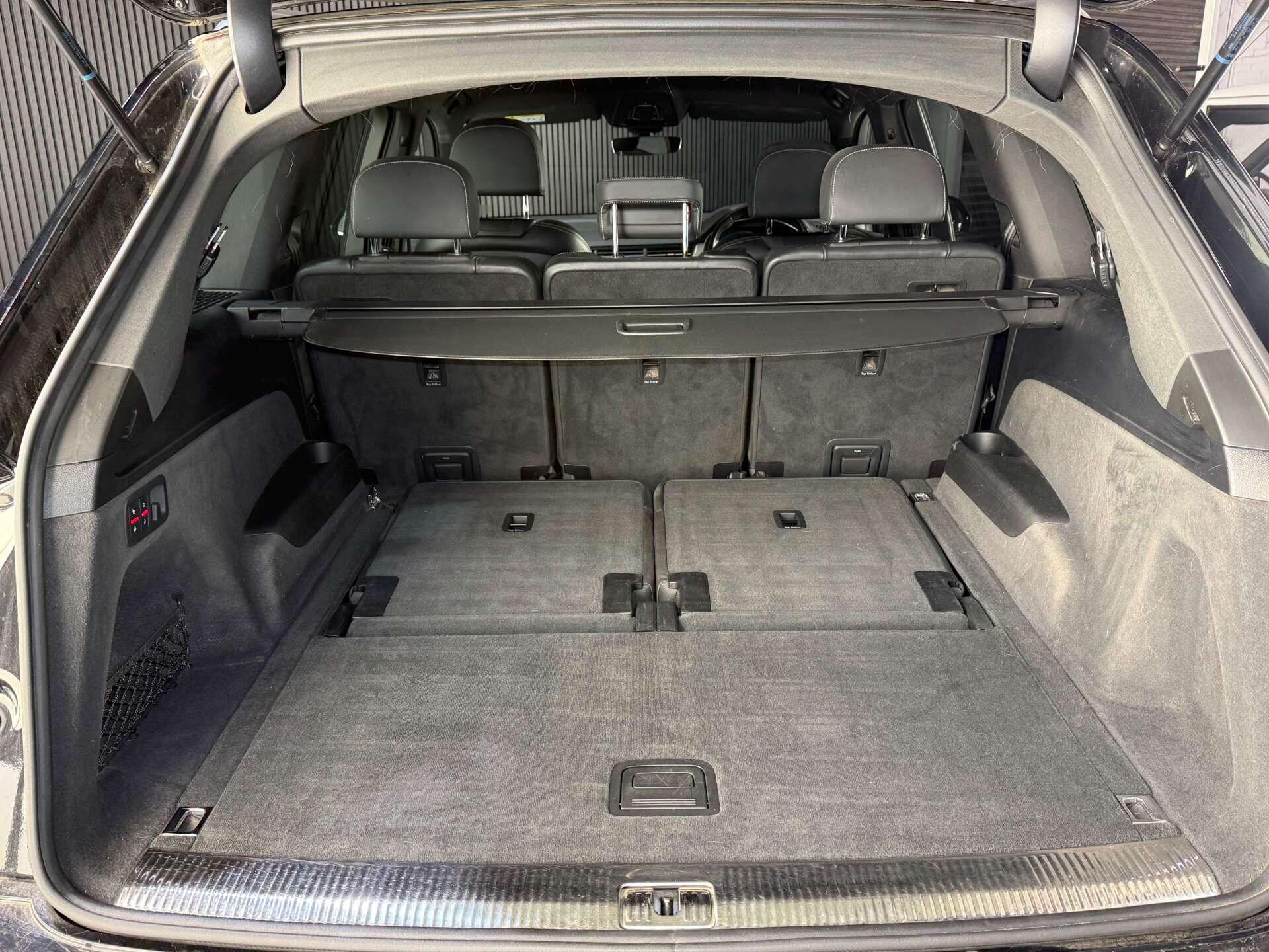 Audi Q7 view 13