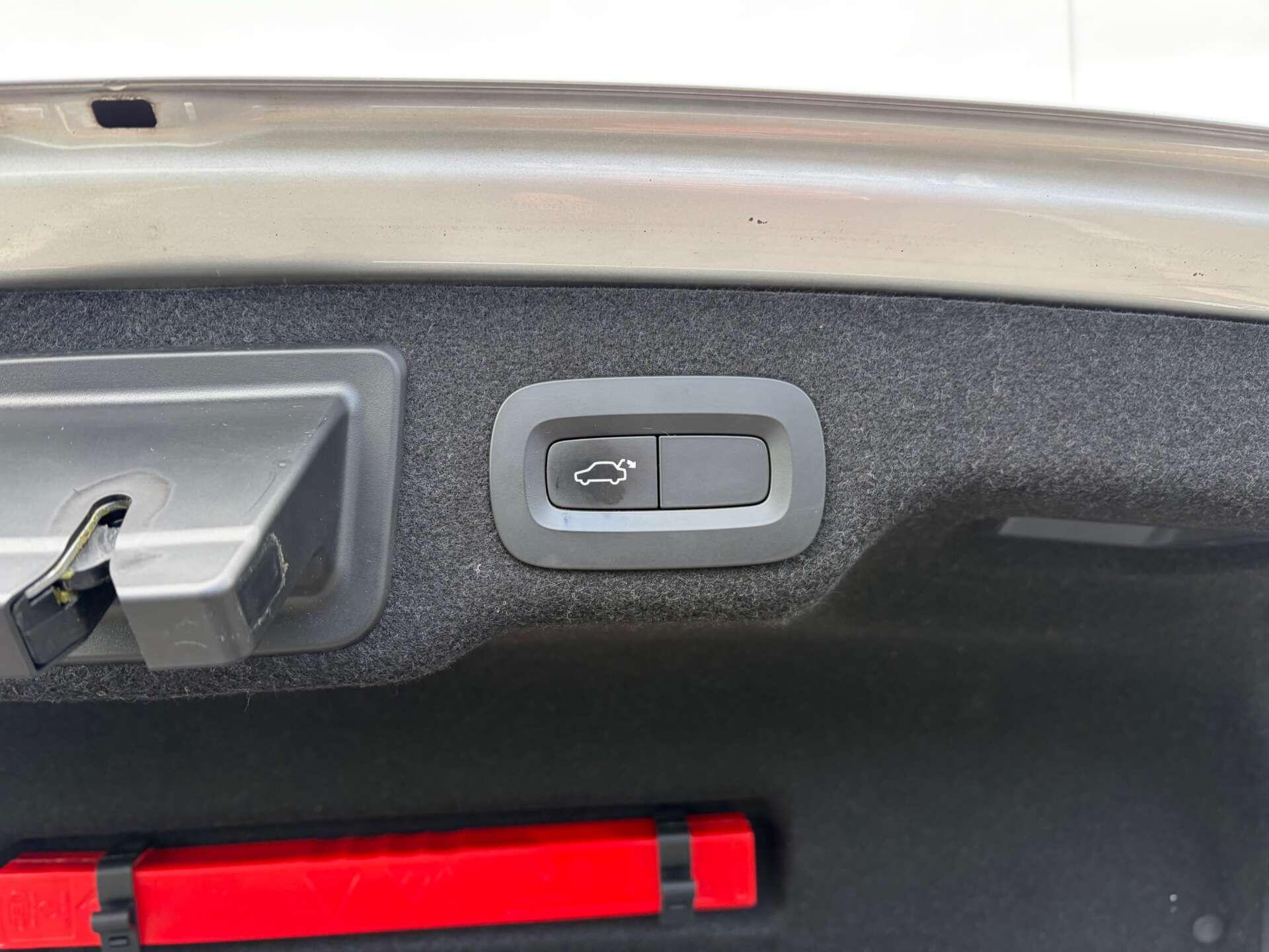 Volvo S90 view 27