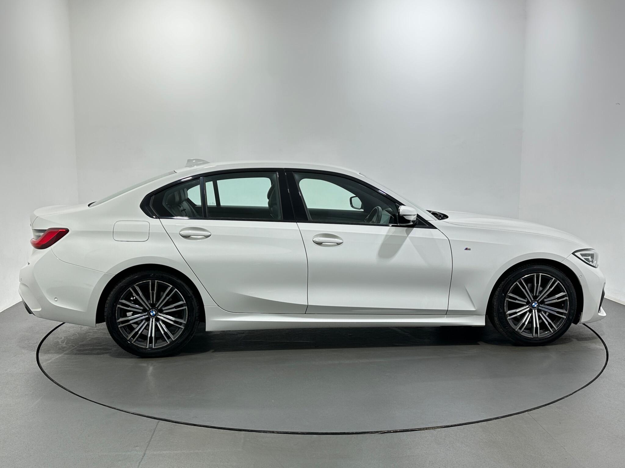 BMW 3 Series view 9