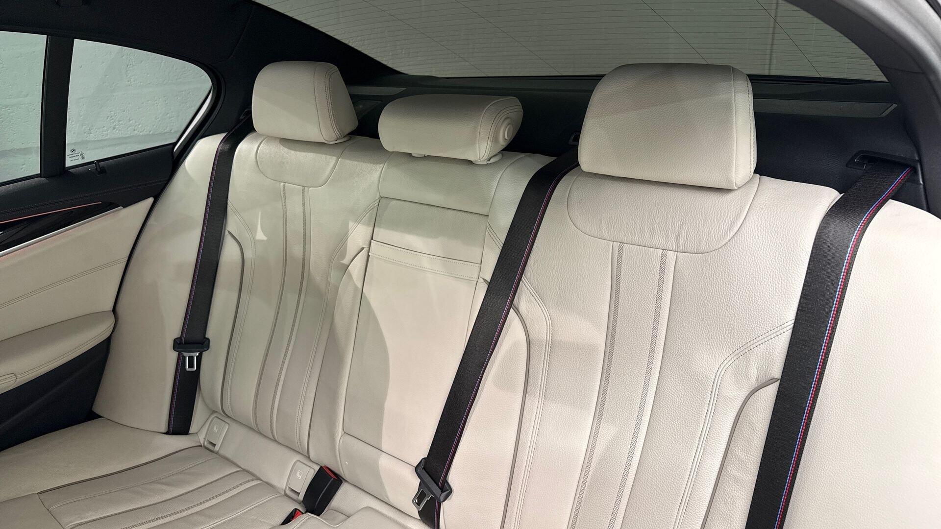 BMW 5 Series view 12