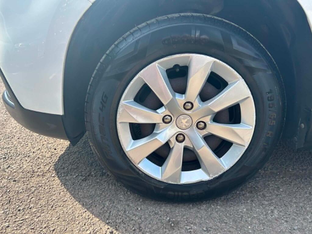 Peugeot 2008 view 8