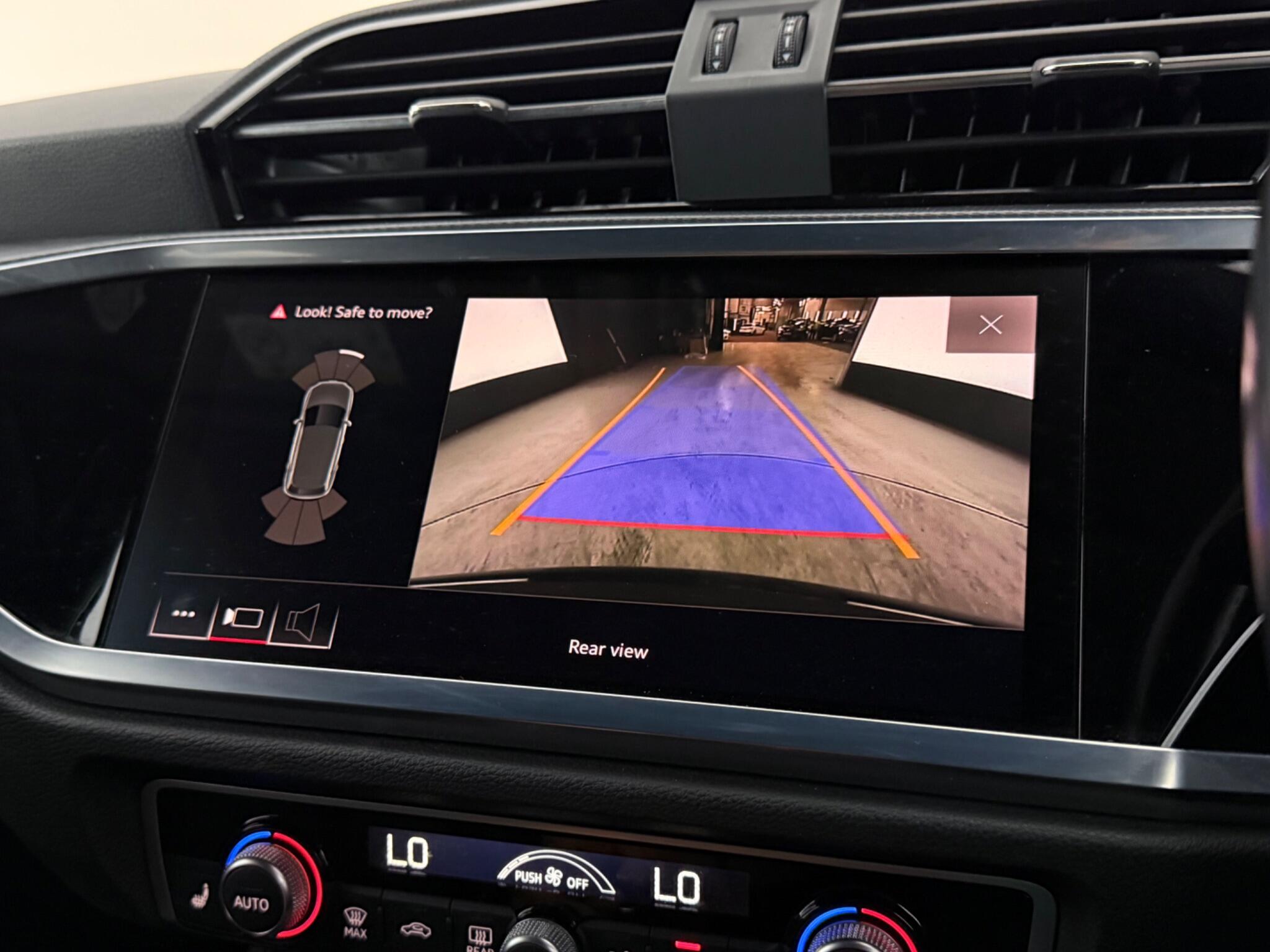 Audi Q3 view 30