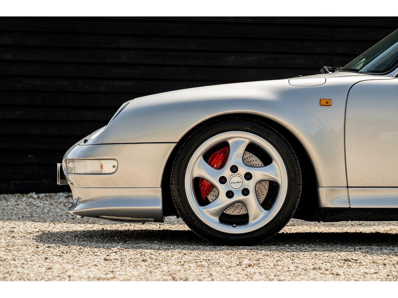 Porsche 911 view 18