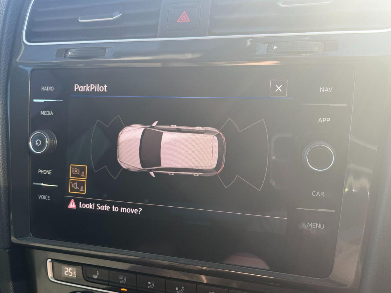 Volkswagen Golf view 21