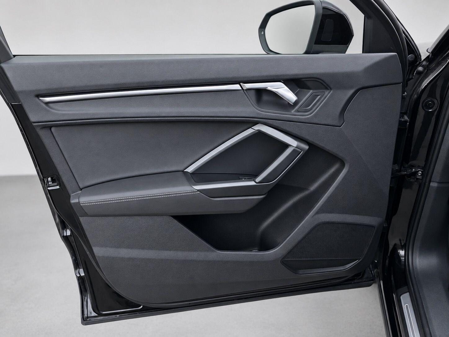 Audi Q3 view 36