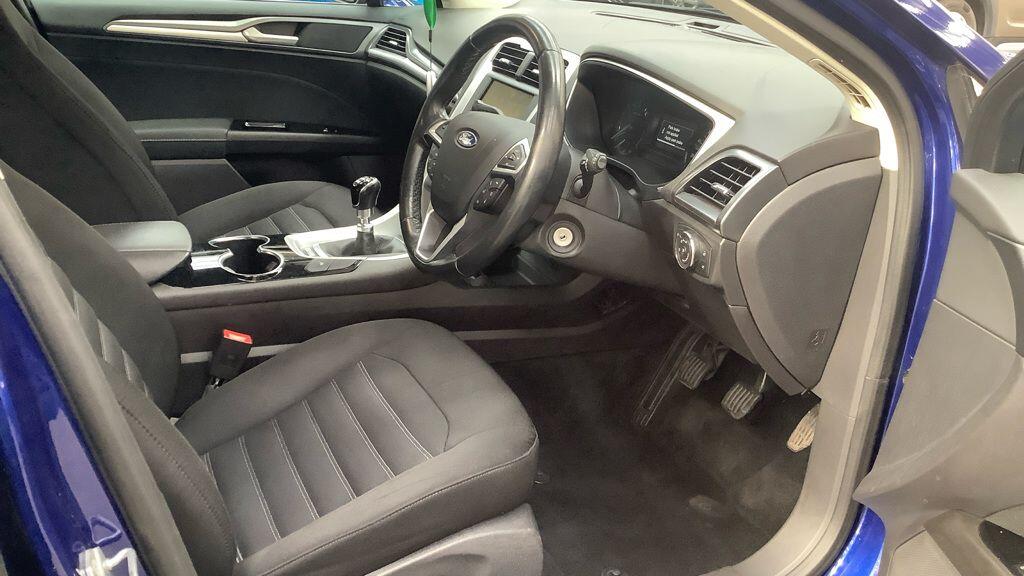 Ford Mondeo view 5