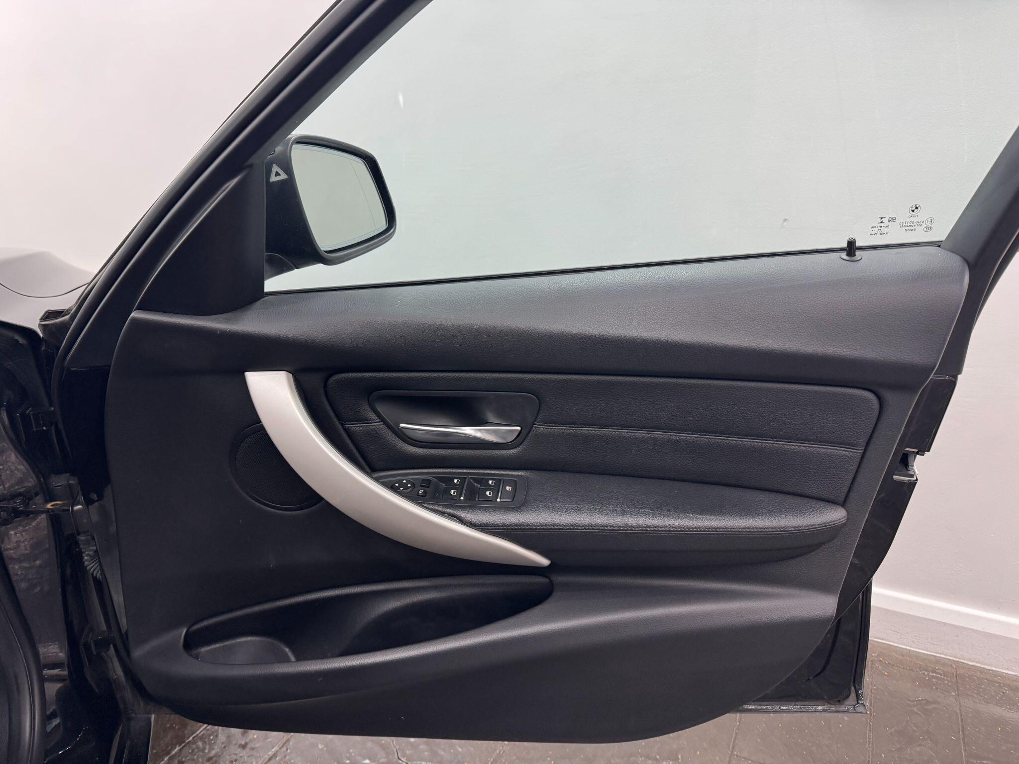 BMW 3 Series view 10