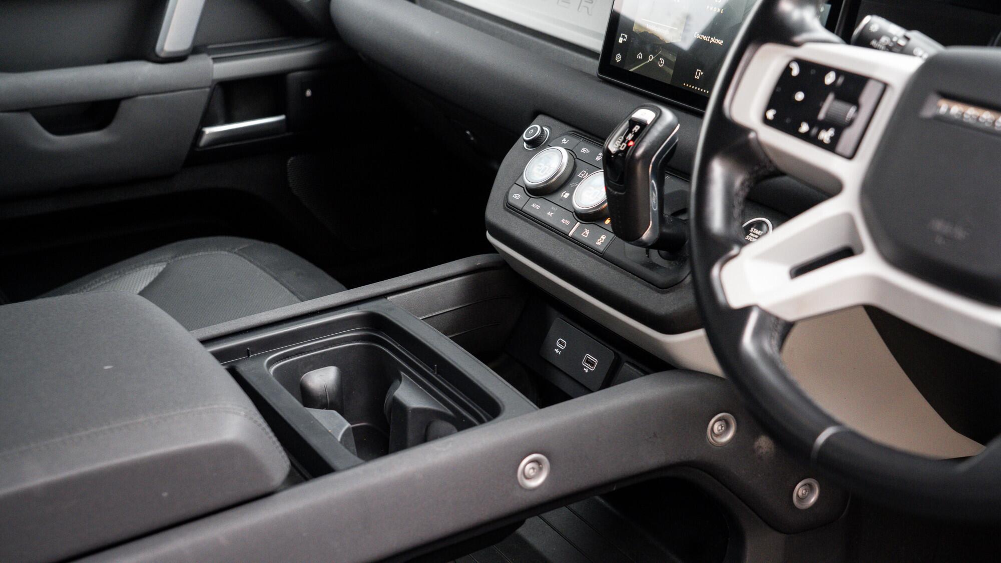 Land Rover Defender view 33